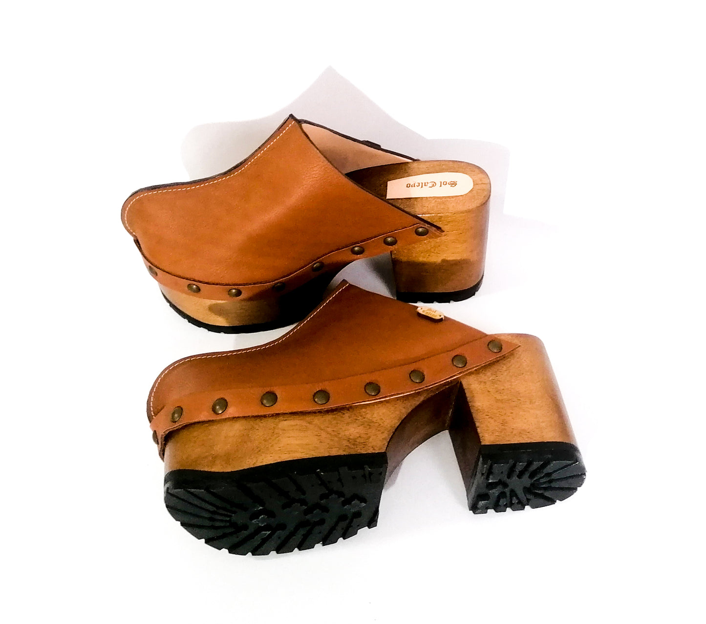 Leather clog with wooden heel vintage style 70s. Camel clog with platform and wooden heel. Sizes from 34 to 47. Excellent quality handmade by Sol Caleyo.