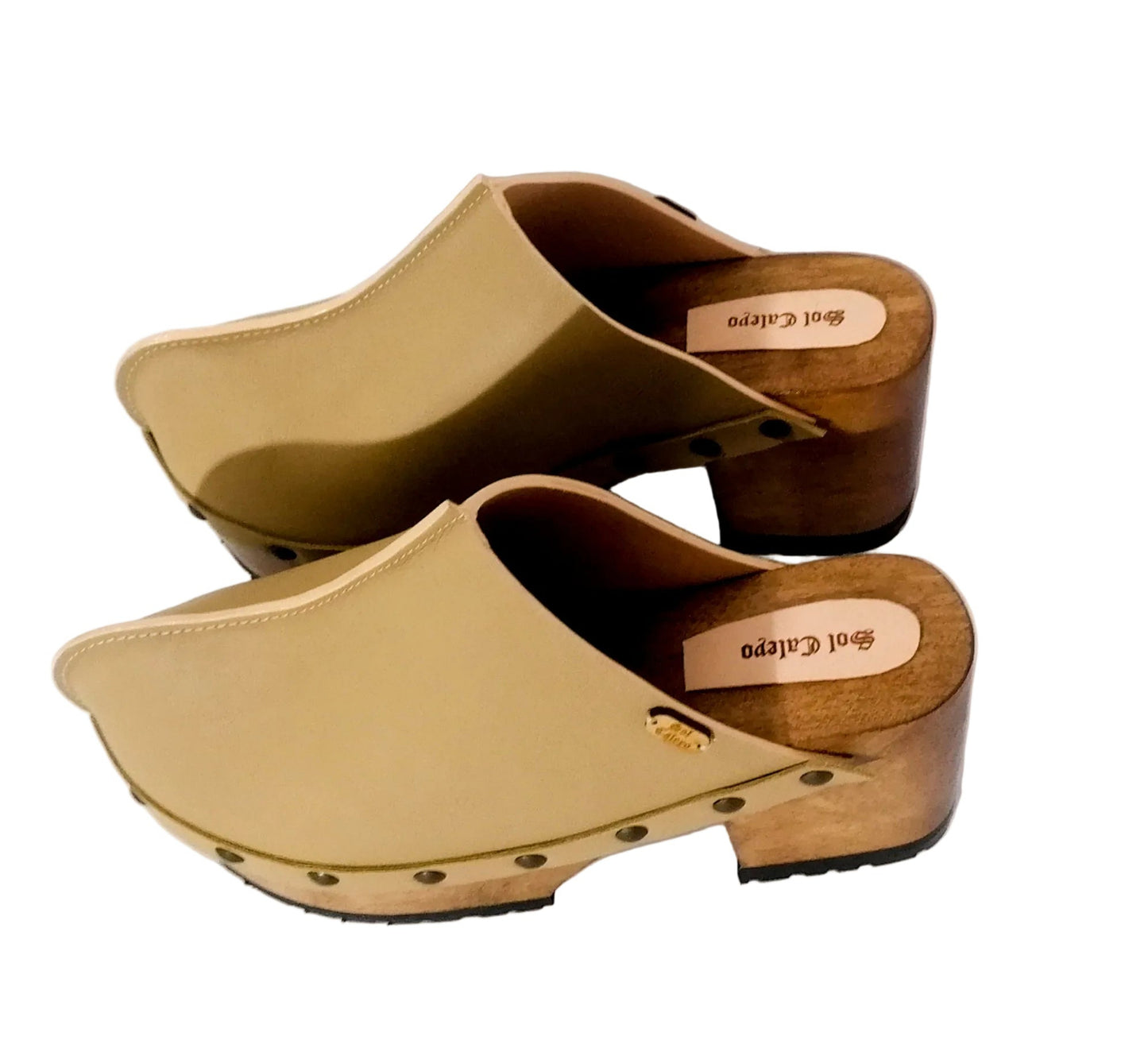 Sand beige leather clogs with wooden platform and high heel. Vintage 70s style wooden clogs. Handmade leather clogs, sizes 34 to 47. Exclusive design by Sol Caleyo.