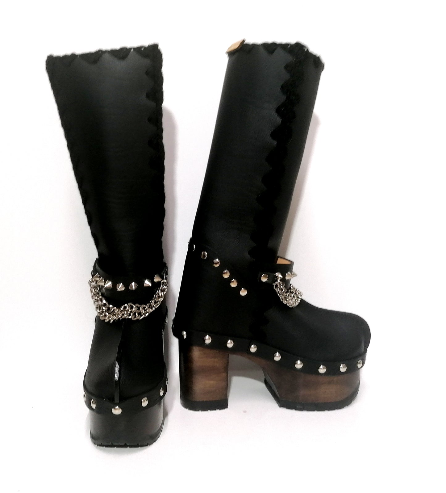 Black leather clog boots with wooden heel. Black leather boots with silver studded chains decoration, biker style. Leather boots with wooden heel and platform. Sizes 34 to 47. Handmade leather shoes of excellent quality by Sol Caleyo.
