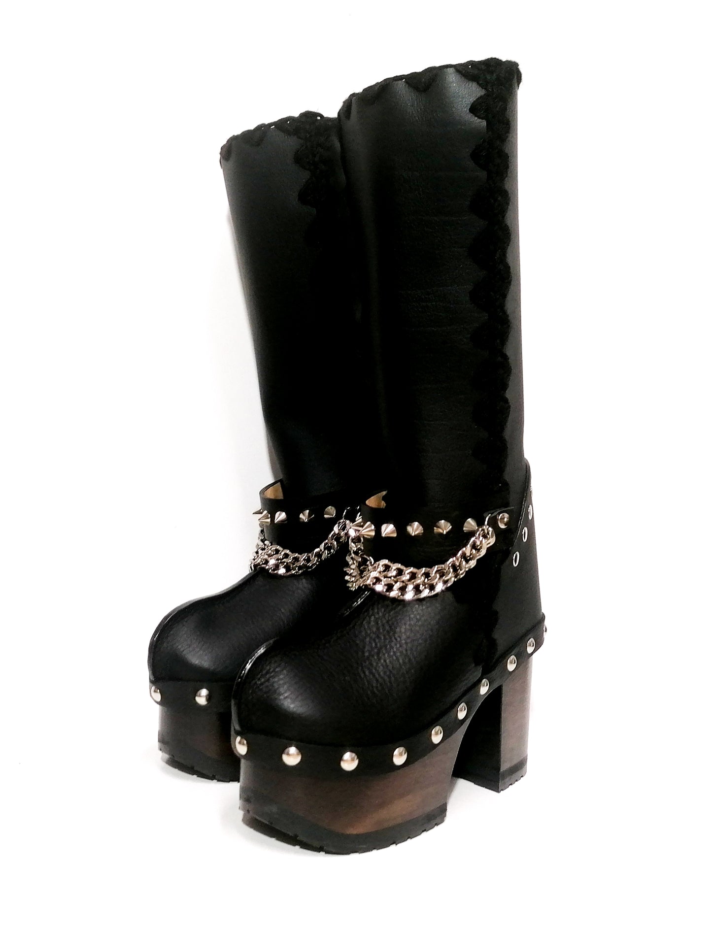 Black leather clog boots with wooden heel. Black leather boots with silver studded chains decoration, biker style. Leather boots with wooden heel and platform. Sizes 34 to 47. Handmade leather shoes of excellent quality by Sol Caleyo.