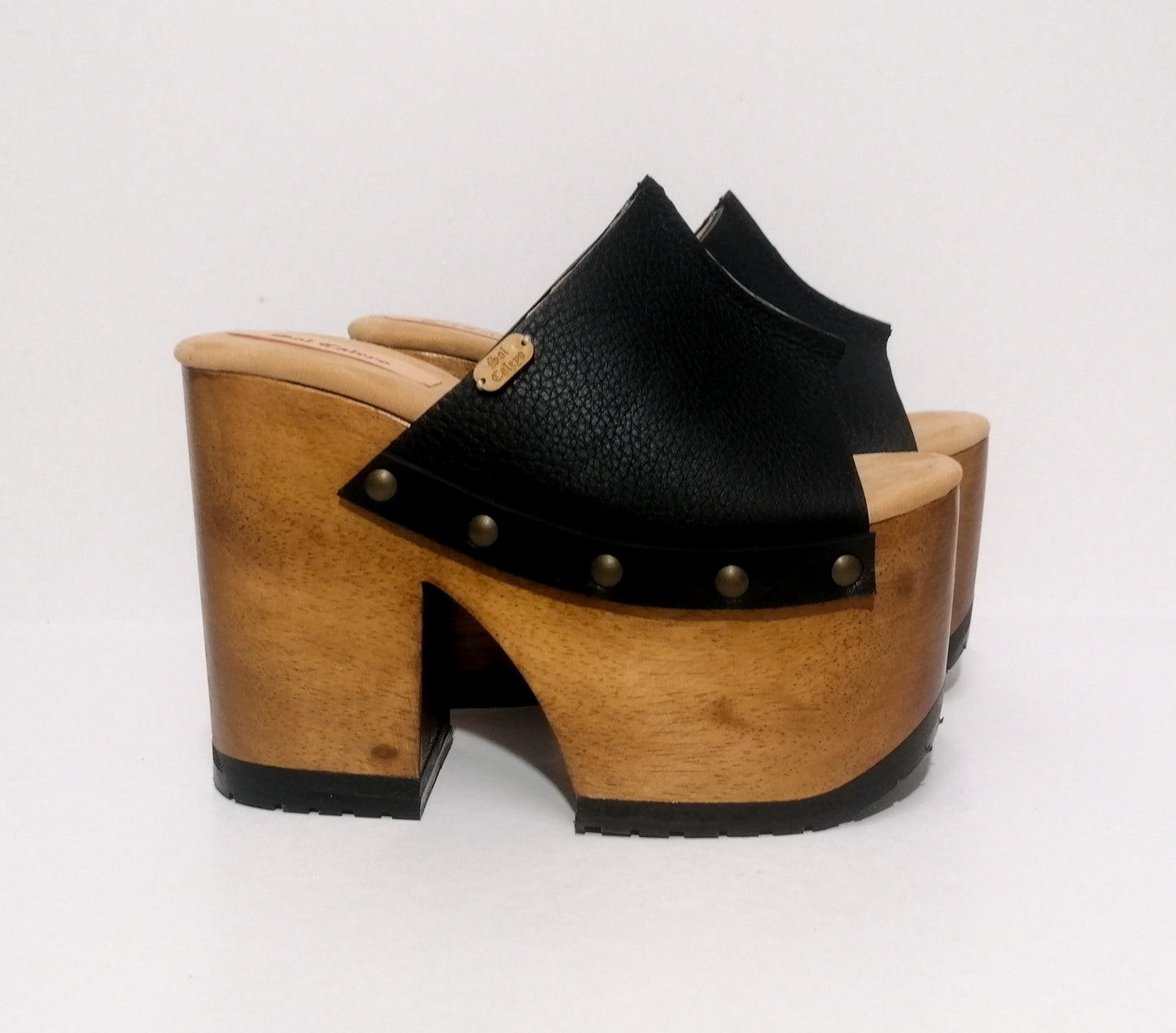 Vintage style black leather platform clog sandal. Super high wooden heel sandal. Vintage 70's style platform sandal. Sizes 34 to 47. High quality leather shoes handmade by sol Caleyo. Sustainable fashion.