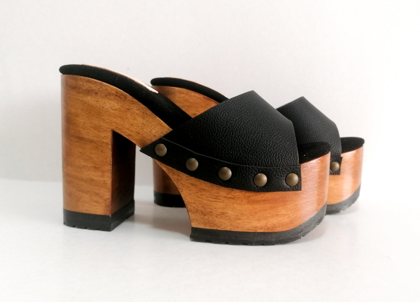 Black leather peep toe sandal. Platform sandal with super high wooden heel. Clog sandal 70's style. Sizes 34 to 47. High quality handmade leather shoes by sol Caleyo. Sustainable fashion.
