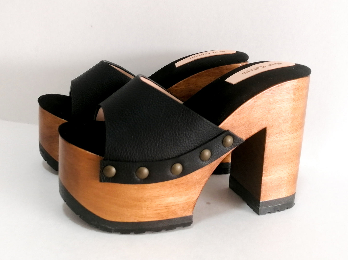 Black leather peep toe sandal. Platform sandal with super high wooden heel. Clog sandal 70's style. Sizes 34 to 47. High quality handmade leather shoes by sol Caleyo. Sustainable fashion.