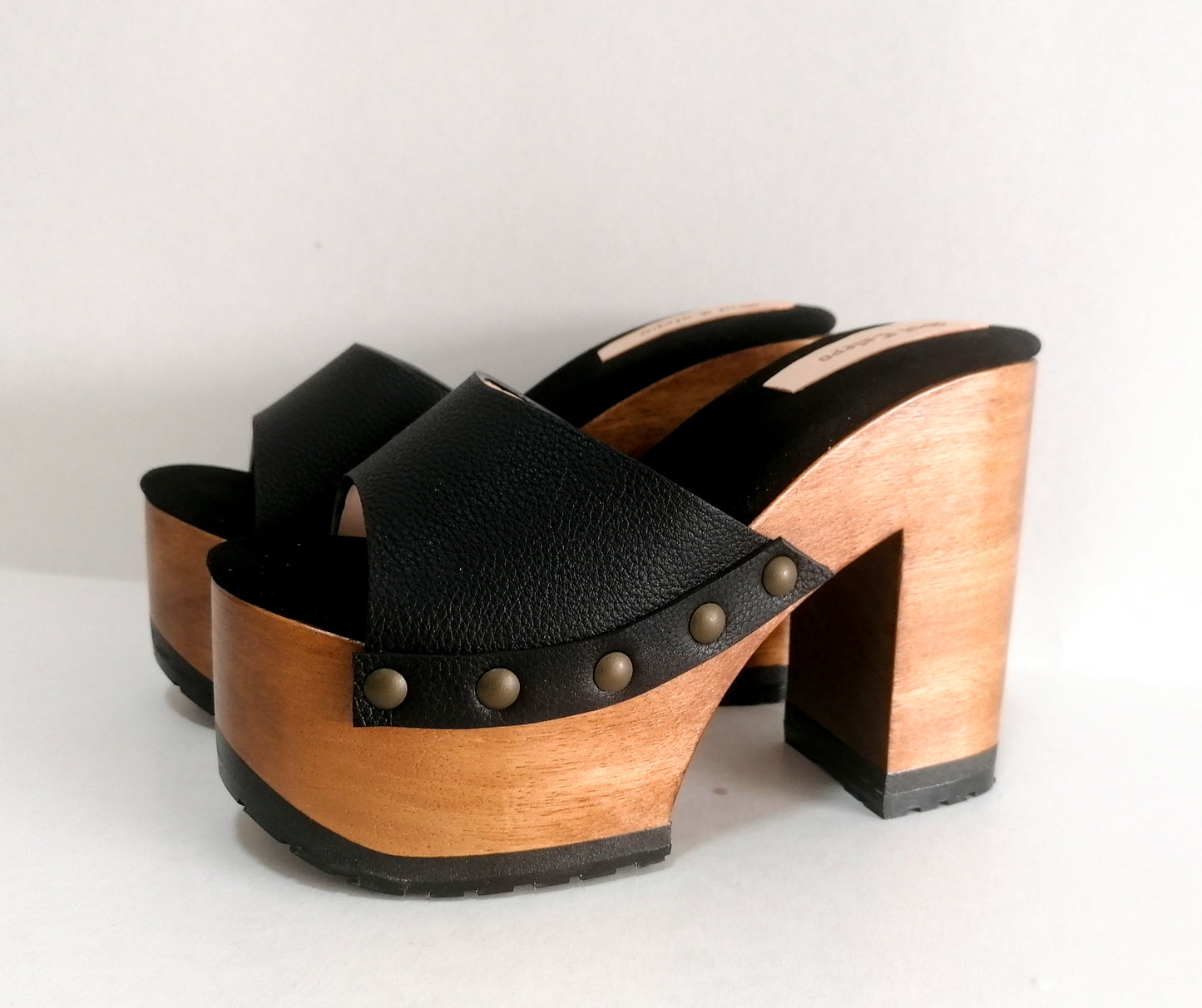 Black leather peep toe sandal. Platform sandal with super high wooden heel. Clog sandal 70's style. Sizes 34 to 47. High quality handmade leather shoes by sol Caleyo. Sustainable fashion.