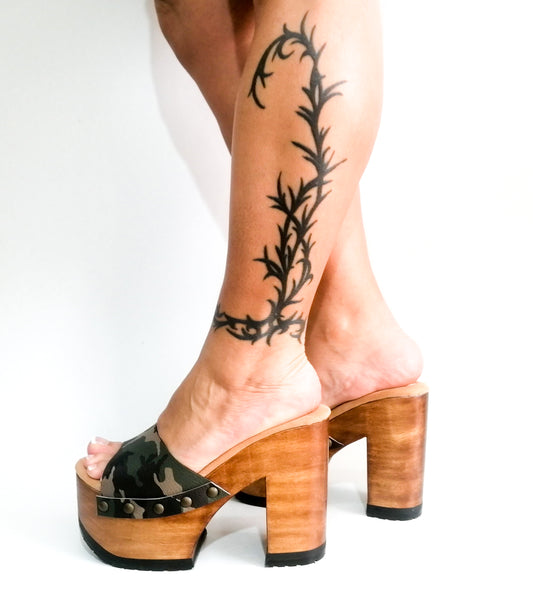 Military leather sandal peep toe style. Platform sandal with super high wooden heel. Clog sandal 70's style. Sizes 34 to 47. High quality handmade leather shoes by sol Caleyo. Sustainable fashion.