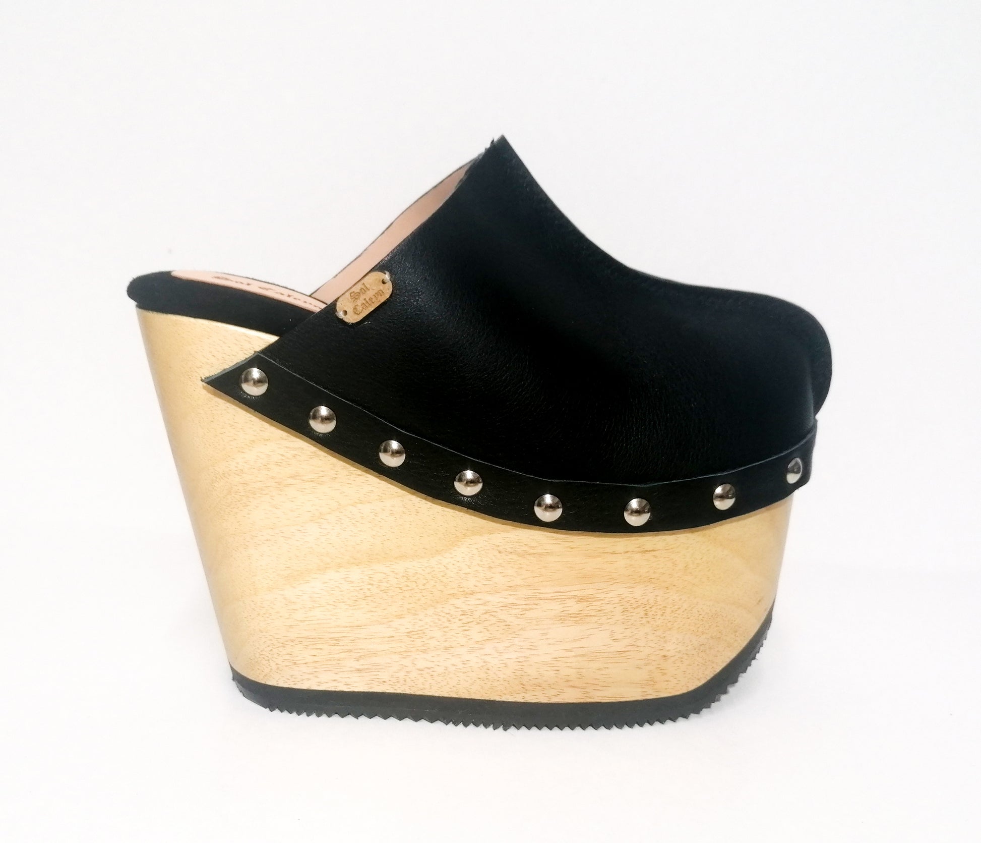 Black platform clog vintage style 70s. Super high wooden wedge, closed leather clogs, vintage style wooden wedge. Sizes 34 to 47. High quality leather shoes handmade by Sol Caleyo.