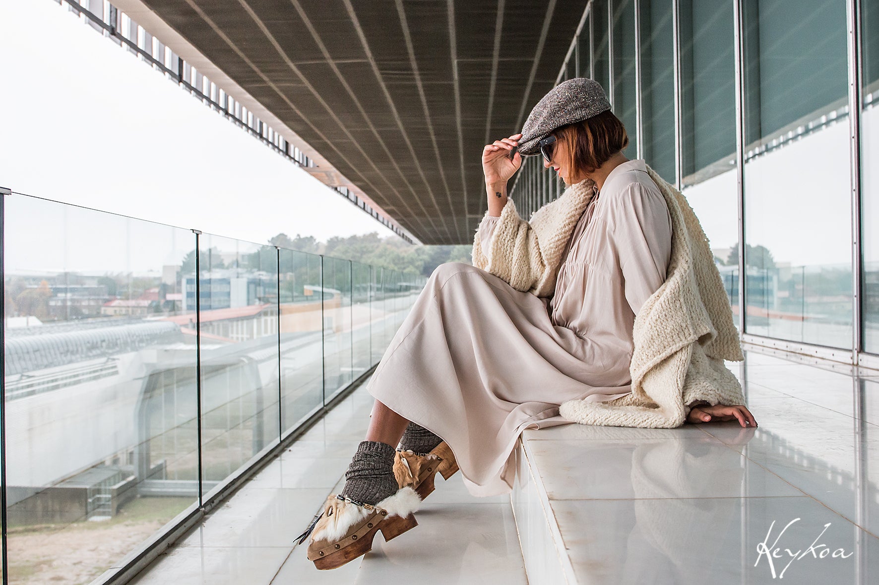 Platform clogs made of leather and rabbit fur, decorated with horns, shells and feathers for a bohemian style. Sizes 34 to 47. The Viking Clogs are an exclusive design by Sol Caleyo.