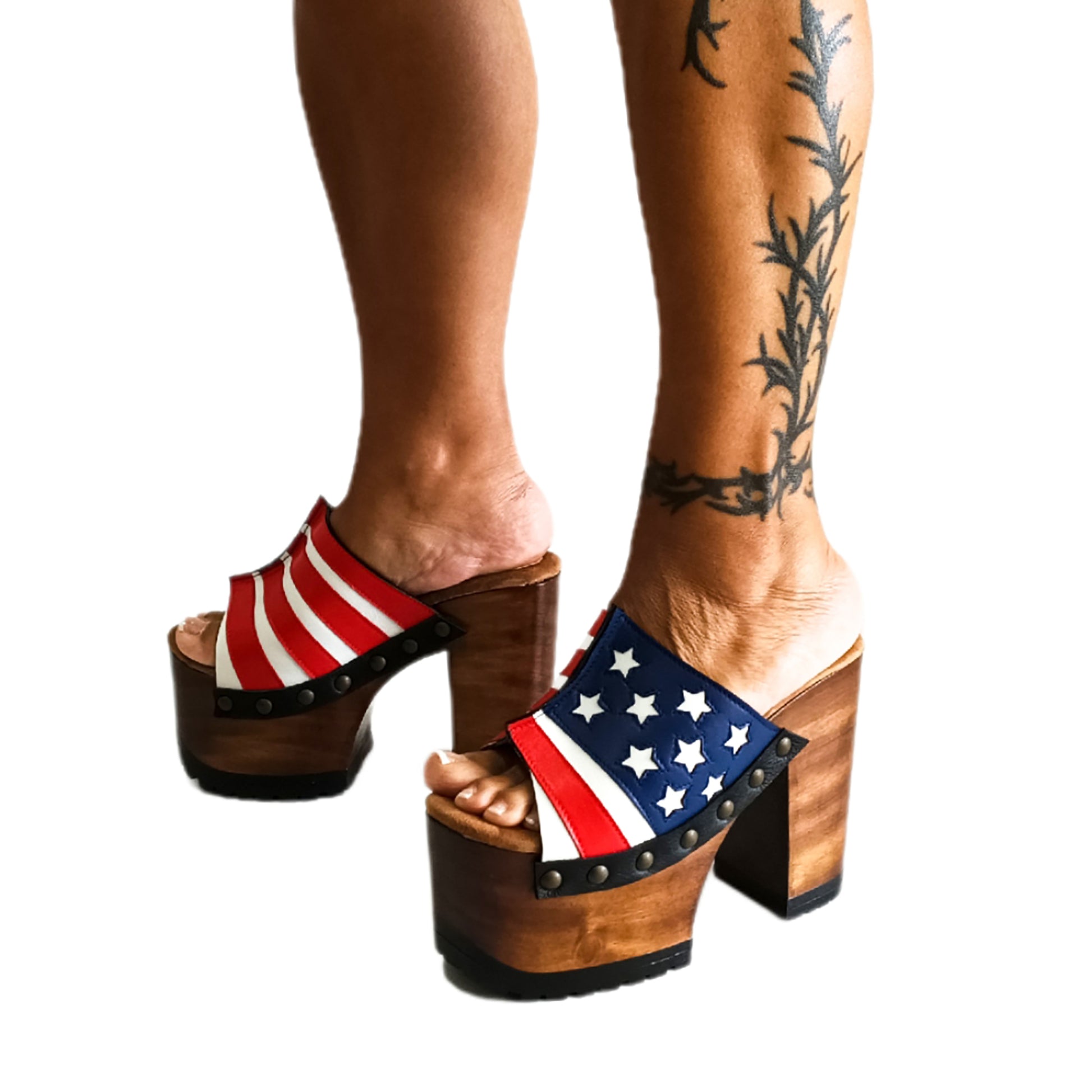 Sandals with a unique American flag design. Vintage-style platform sandals with wooden heels. Heels with a unique American flag design. High-end footwear handmade to order. Exclusive design by Sol Caleyo.