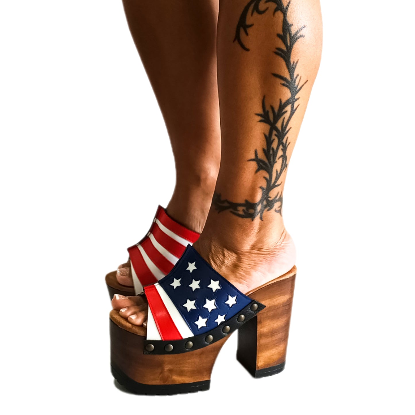 Sandals with a unique American flag design. Vintage-style platform sandals with wooden heels. Heels with a unique American flag design. High-end footwear handmade to order. Exclusive design by Sol Caleyo.