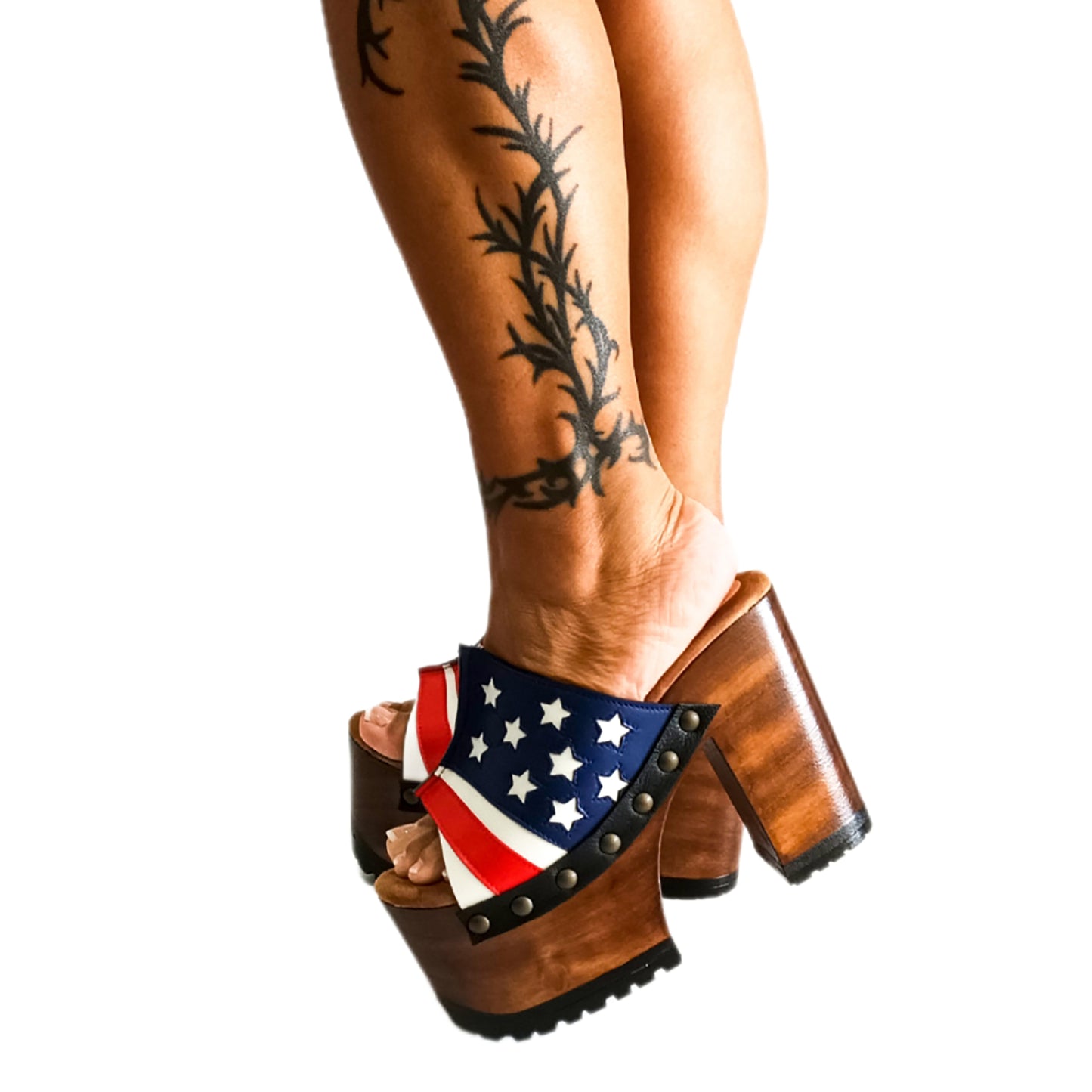 Sandals with a unique American flag design. Vintage-style platform sandals with wooden heels. Heels with a unique American flag design. High-end footwear handmade to order. Exclusive design by Sol Caleyo.