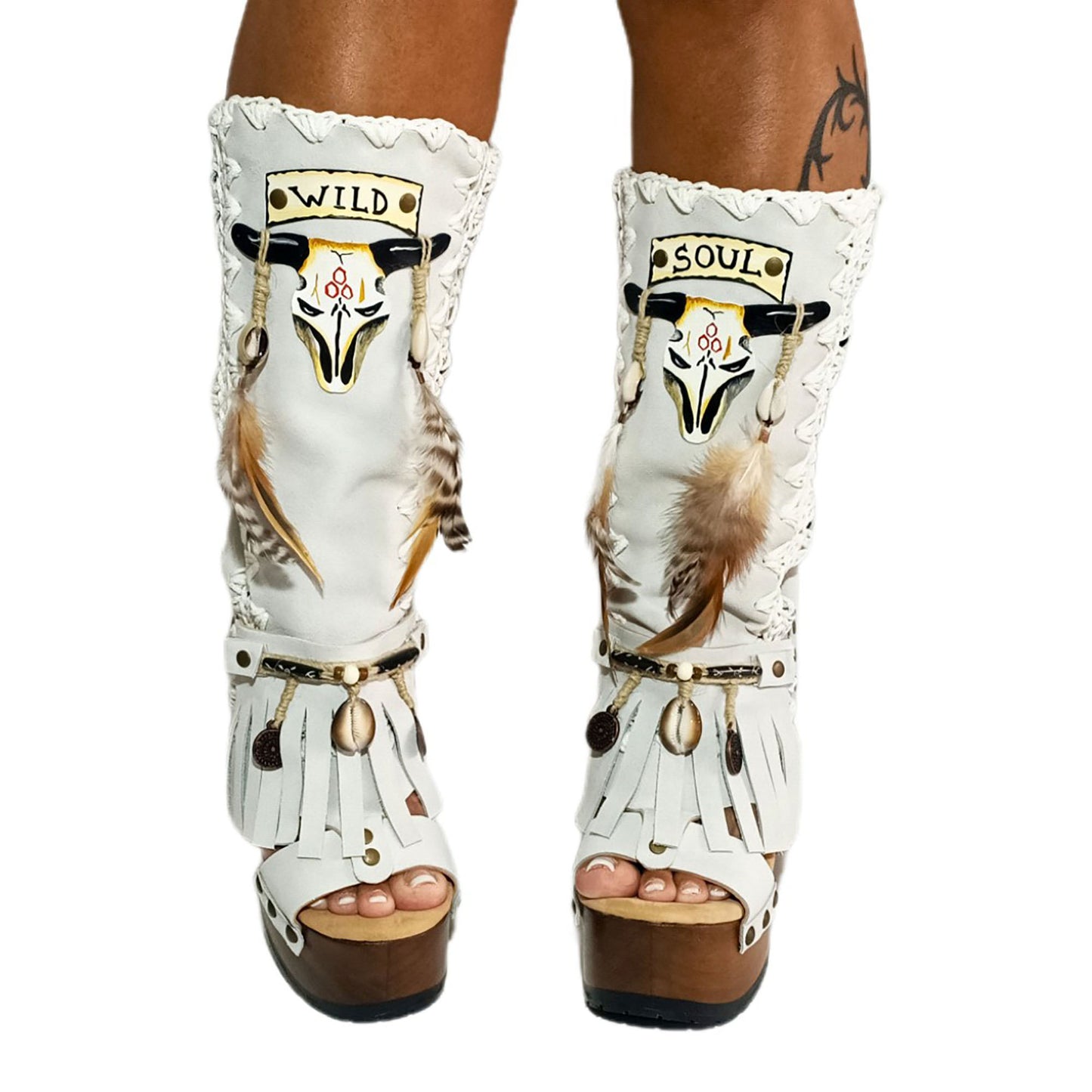 White suede leather platform boots sandals, with hand painted buffalo, decorated with feathers, natural shells, coins and horns, totally handmade to order. An authentic bohemian style boot handmade by Sol Caleyo. Sizes 34 to 47.