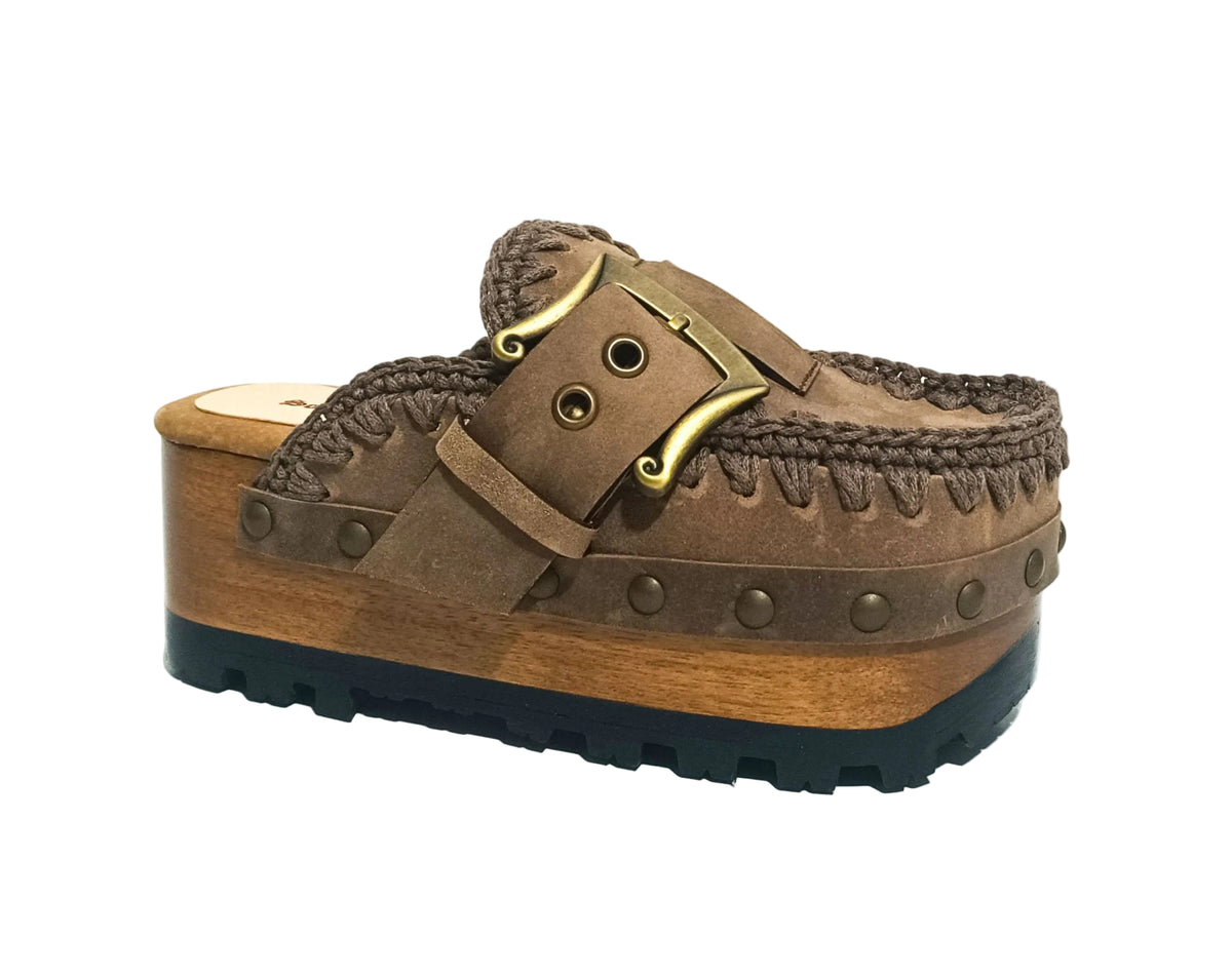 Three-quarter view of Sol Caleyo leather platform clog with hand-crocheted trim and antique brass buckle