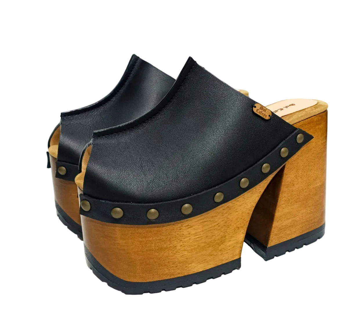 Black leather clogs in a vintage 70s style. Super high vintage-style wooden heel. Sizes 33 to 47. High-end footwear handmade by Sol Caleyo.
