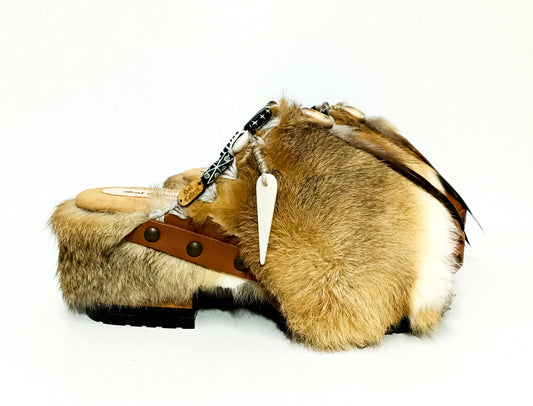 Handmade smooth camel leather closed-toe platform mule clogs with brown rabbit fur, feathers, bone, carved horn, shells and 6 cm natural lacquered wooden heel by Sol Caleyo.