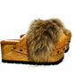 Brown leather clogs with natural fur, handmade, with low wooden wedges. Sizes 33 to 47. Special sizes.
An exclusive design by Sol Caleyo, created for those who value craftsmanship, comfort, and authentic style.