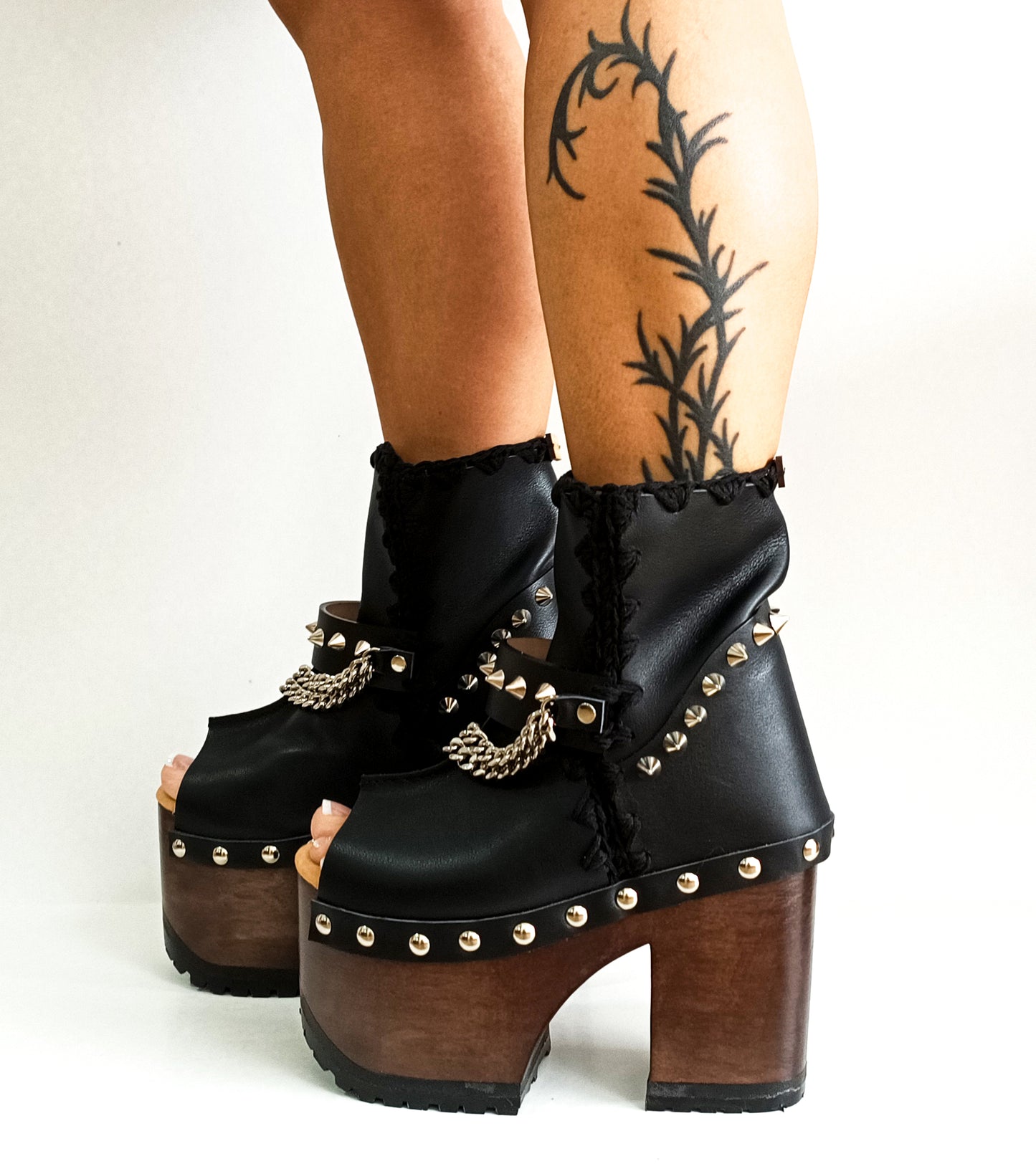 Black leather platform boot. Leather boot with super high wooden heel. Leather peep toe boot decorated with studs and silver chains. Platform boots with platform heel. Sizes 34 to 47. High quality leather shoes handmade by sol Caleyo. Sustainable fashion.