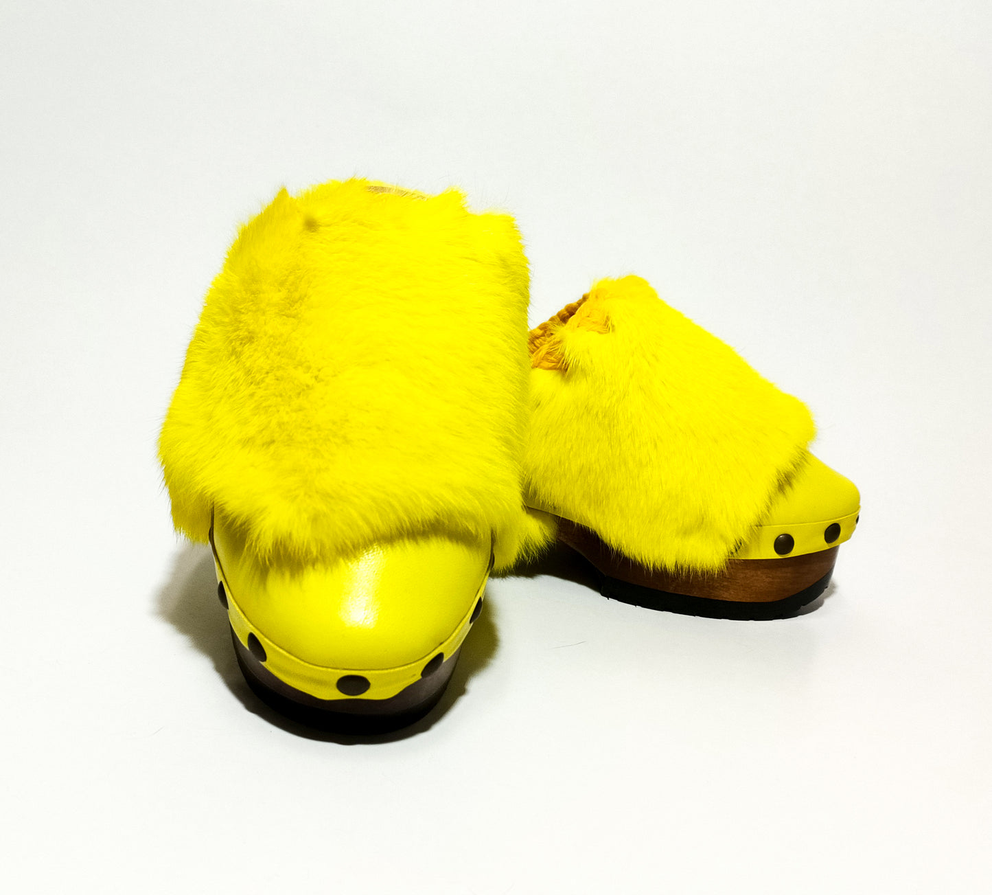 Gelbe Clogs