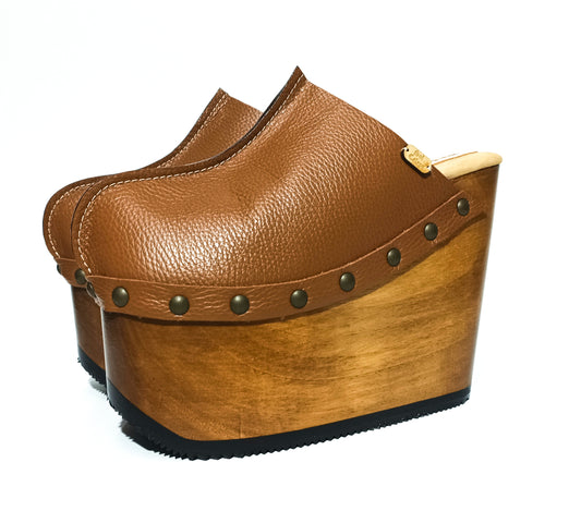 Vintage inspired, 70s style platform clogs with super high heels. Super high wooden wedge made in closed leather. Size from 34 to 47. Handmade to order. The Chicago Clogs are an exclusive design by Sol Caleyo.