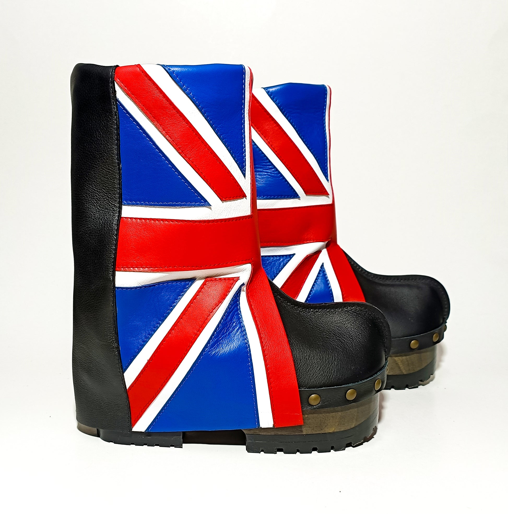 Biker style leather clog boots with English flag design. Leather clog boot made entirely by hand. Sizes 34 to 47. England boots are an exclusive design by Sol Caleyo.