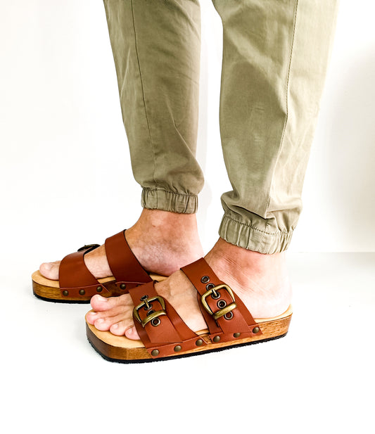 Leather clog sandals for men: unique style and design! Leather clogs, unique designs for men. Comfort and style on your feet. Strappy sandals for men.