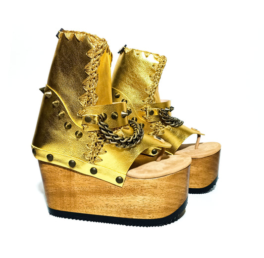 Gold leather flip flop sandals with wooden platform. Thong style platform sandals. Bohemian style flip flops, sizes 34 to 47. Exclusive design by Sol Caleyo.