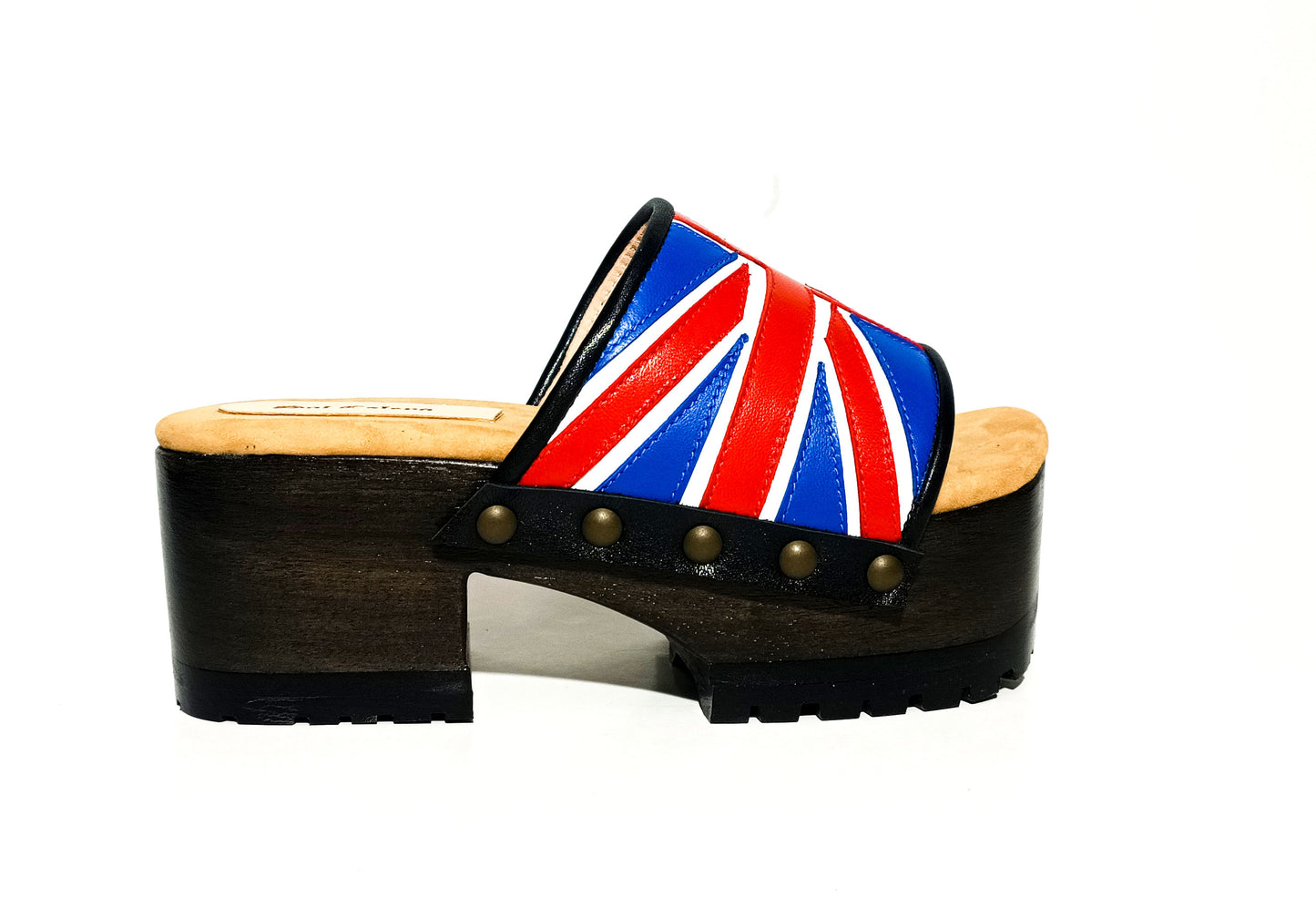 Platform clog sandals with exclusive England flag design, Vintage style platform clogs with England flag. Clogs Sandals with wooden heel. Sizes 34 to 47. England clogs are an exclusive design by Sol Caleyo.