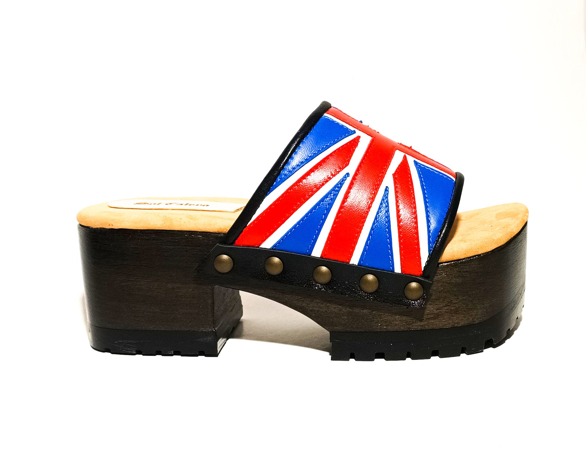 Platform clog sandals with exclusive England flag design, Vintage style platform clogs with England flag. Clogs Sandals with wooden heel. Sizes 34 to 47. England clogs are an exclusive design by Sol Caleyo.