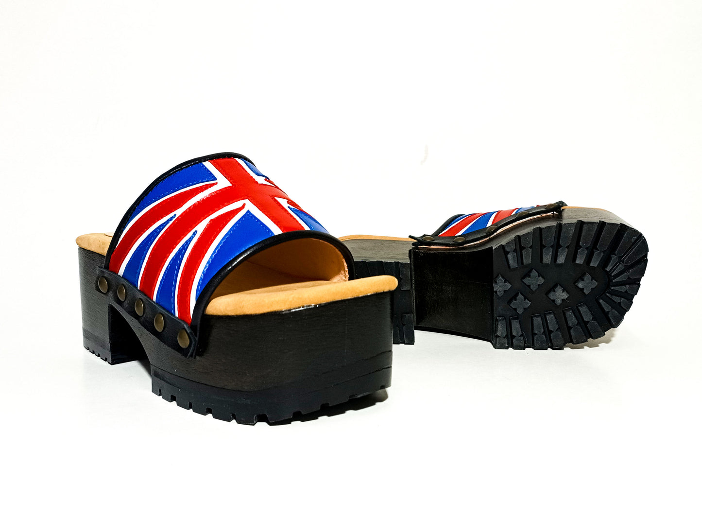 Platform clog sandals with exclusive England flag design, Vintage style platform clogs with England flag. Clogs Sandals with wooden heel. Sizes 34 to 47. England clogs are an exclusive design by Sol Caleyo.