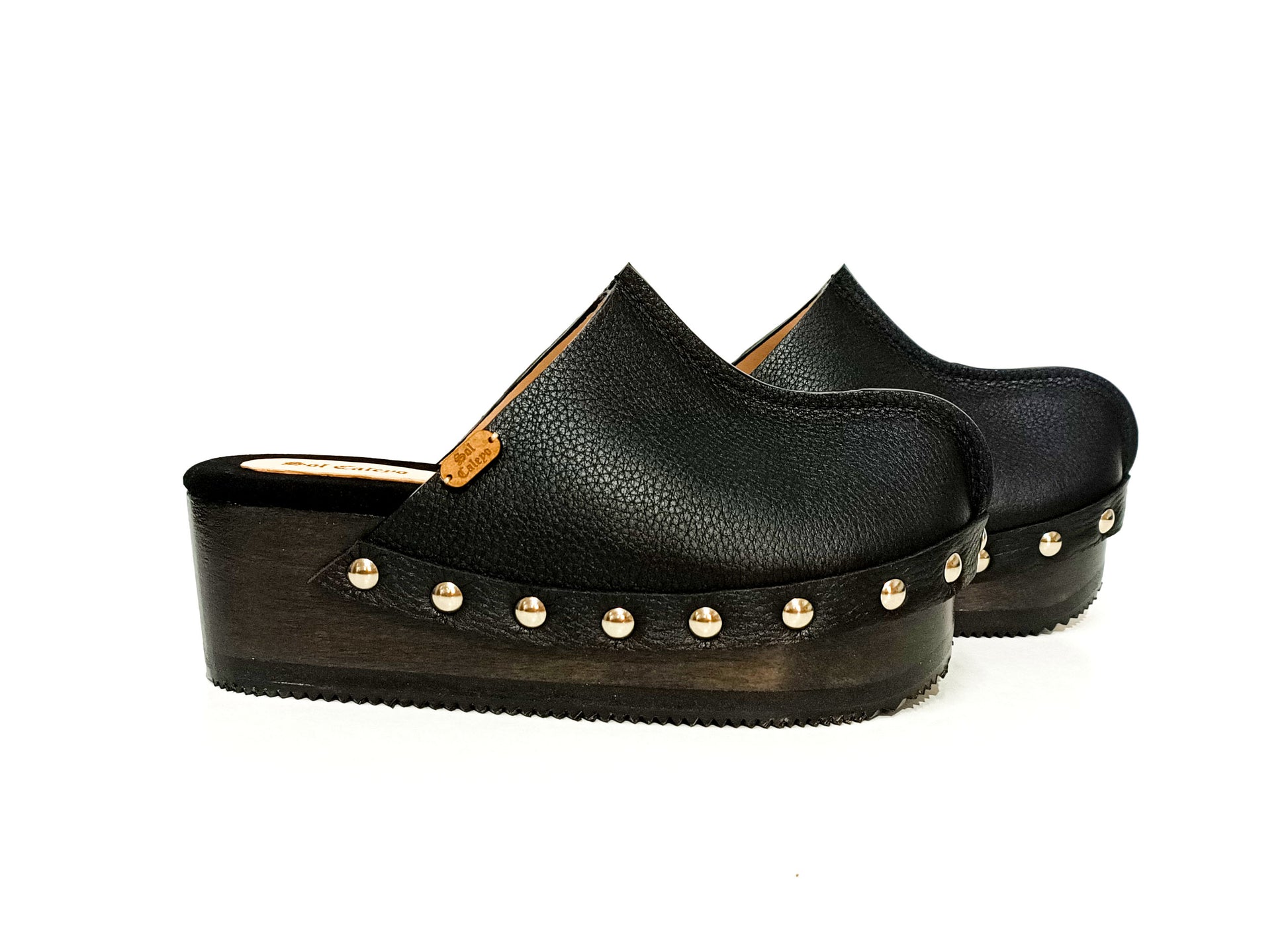 Black leather clogs with wooden wedge heel. Handmade leather clogs. Vintage style leather clogs. High quality leather shoes handmade by sol Caleyo.