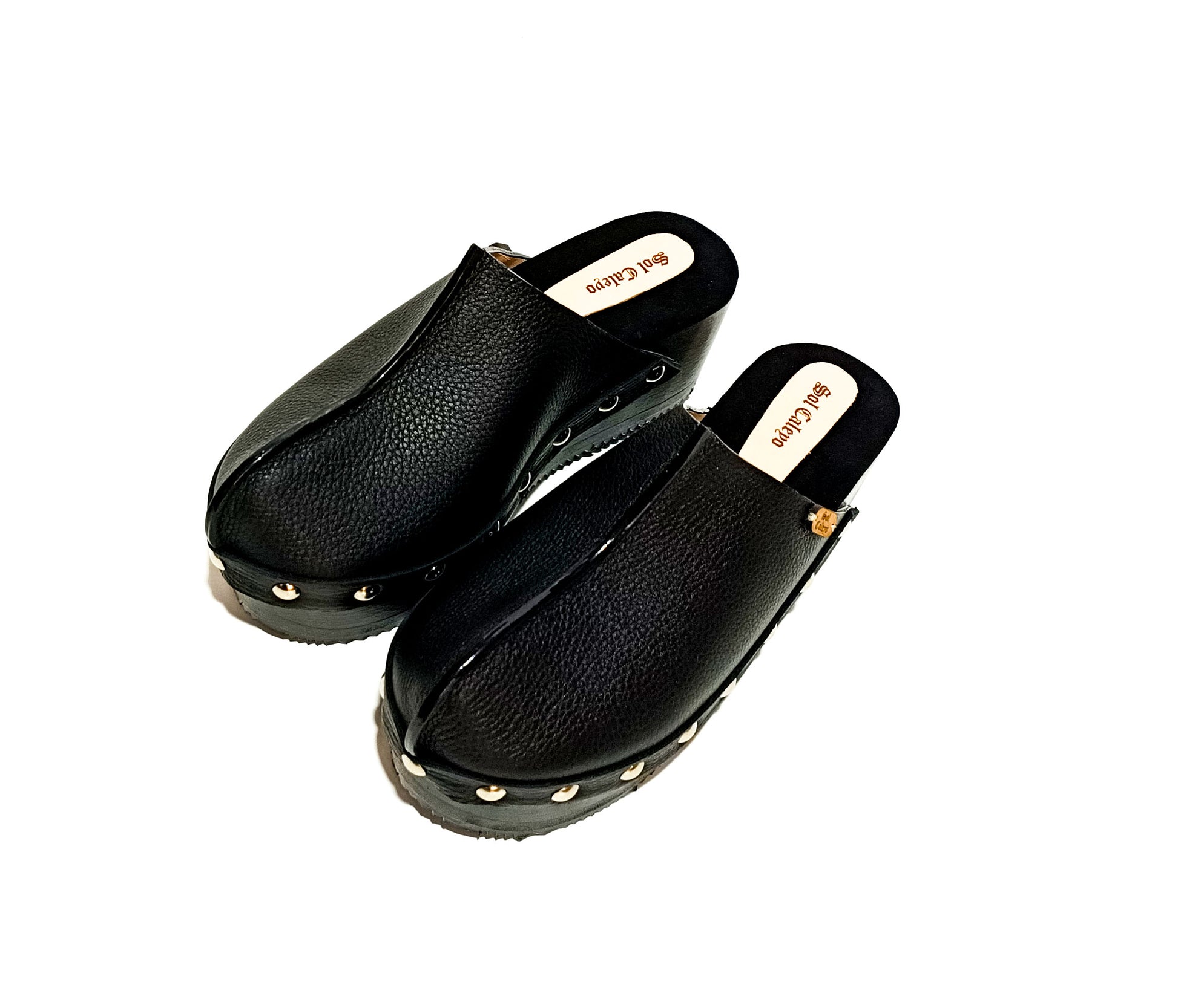 Black leather clogs with wooden wedge heel. Handmade leather clogs. Vintage style leather clogs. High quality leather shoes handmade by sol Caleyo.