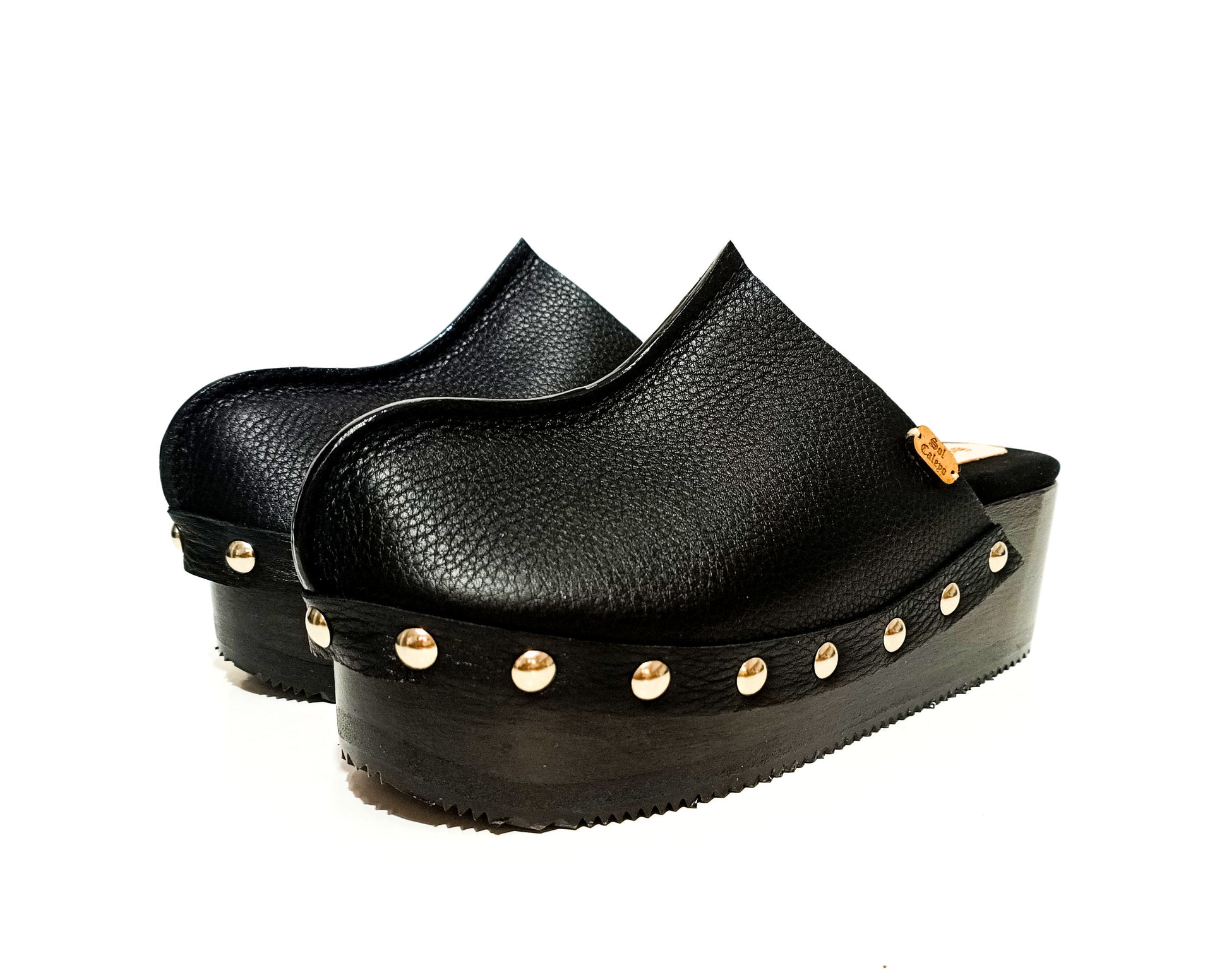 Black leather clogs with wooden wedge heel. Handmade leather clogs. Vintage style leather clogs. High quality leather shoes handmade by sol Caleyo.