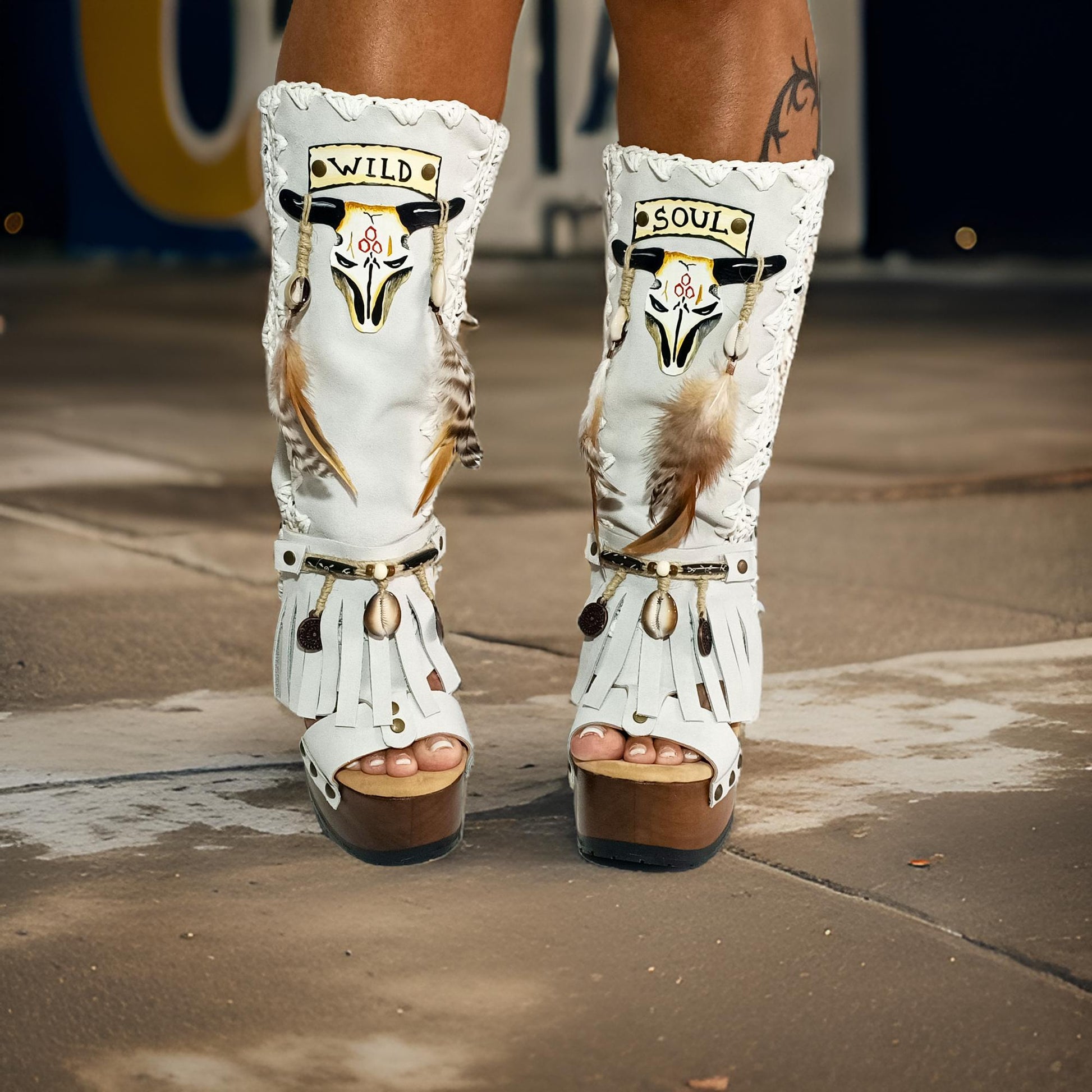 White suede leather platform boots sandals, with hand painted buffalo, decorated with feathers, natural shells, coins and horns, totally handmade to order. An authentic bohemian style boot handmade by Sol Caleyo. Sizes 34 to 47.