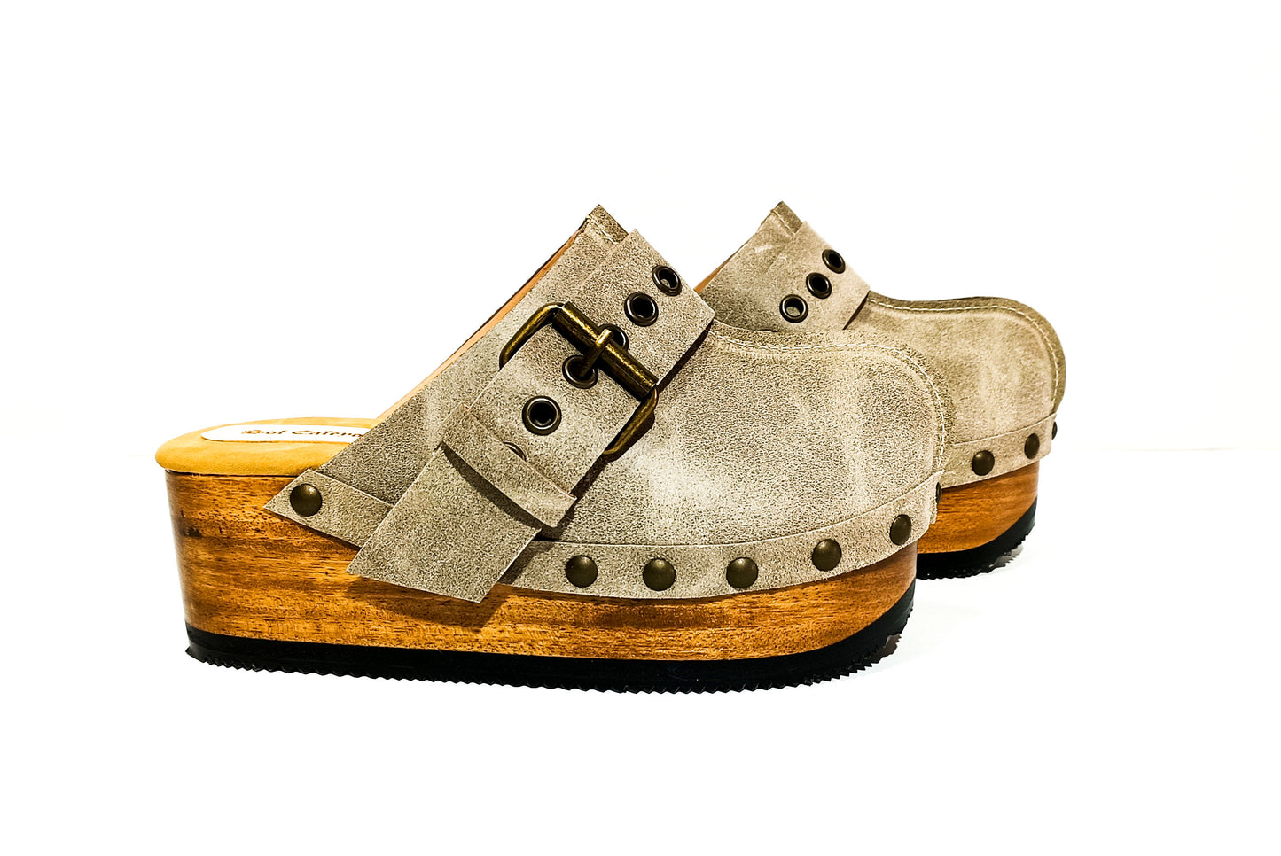 Vintage style wooden wedge clogs, Vintage style leather clogs with buckle and wooden wedge, Wooden wedge mules. High-end leather footwear handmade by Sol Caleyo.