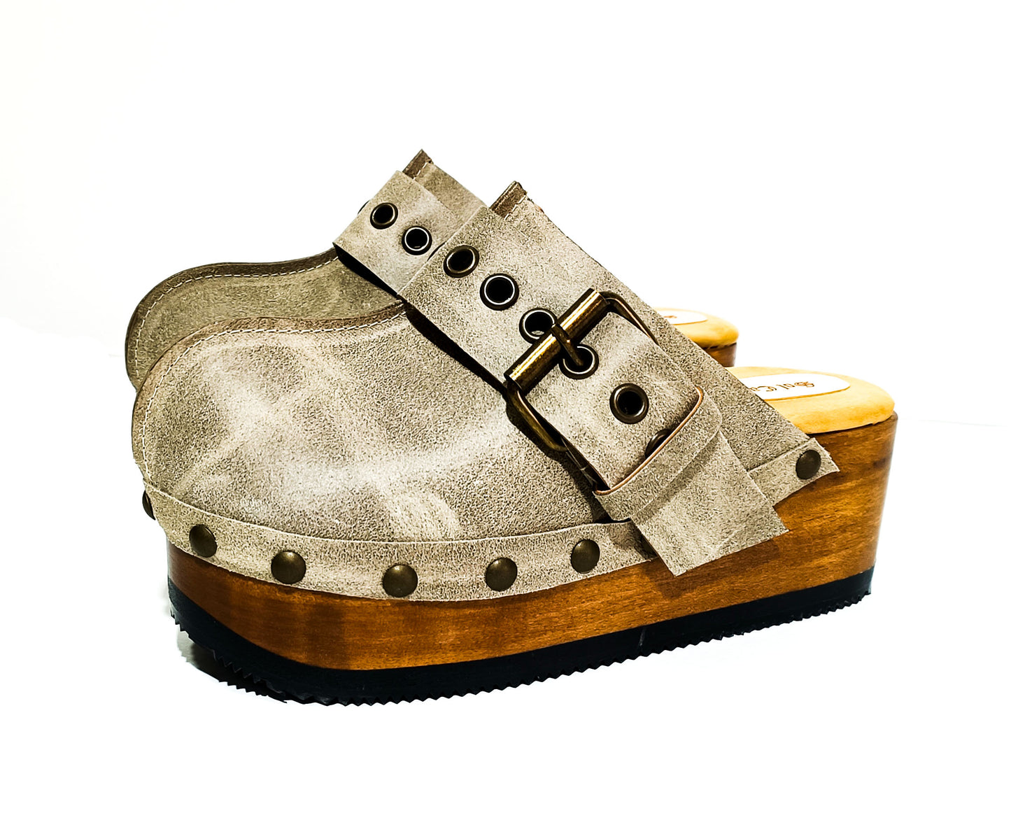 Vintage style wooden wedge clogs, Vintage style leather clogs with buckle and wooden wedge, Wooden wedge mules. High-end leather footwear handmade by Sol Caleyo.