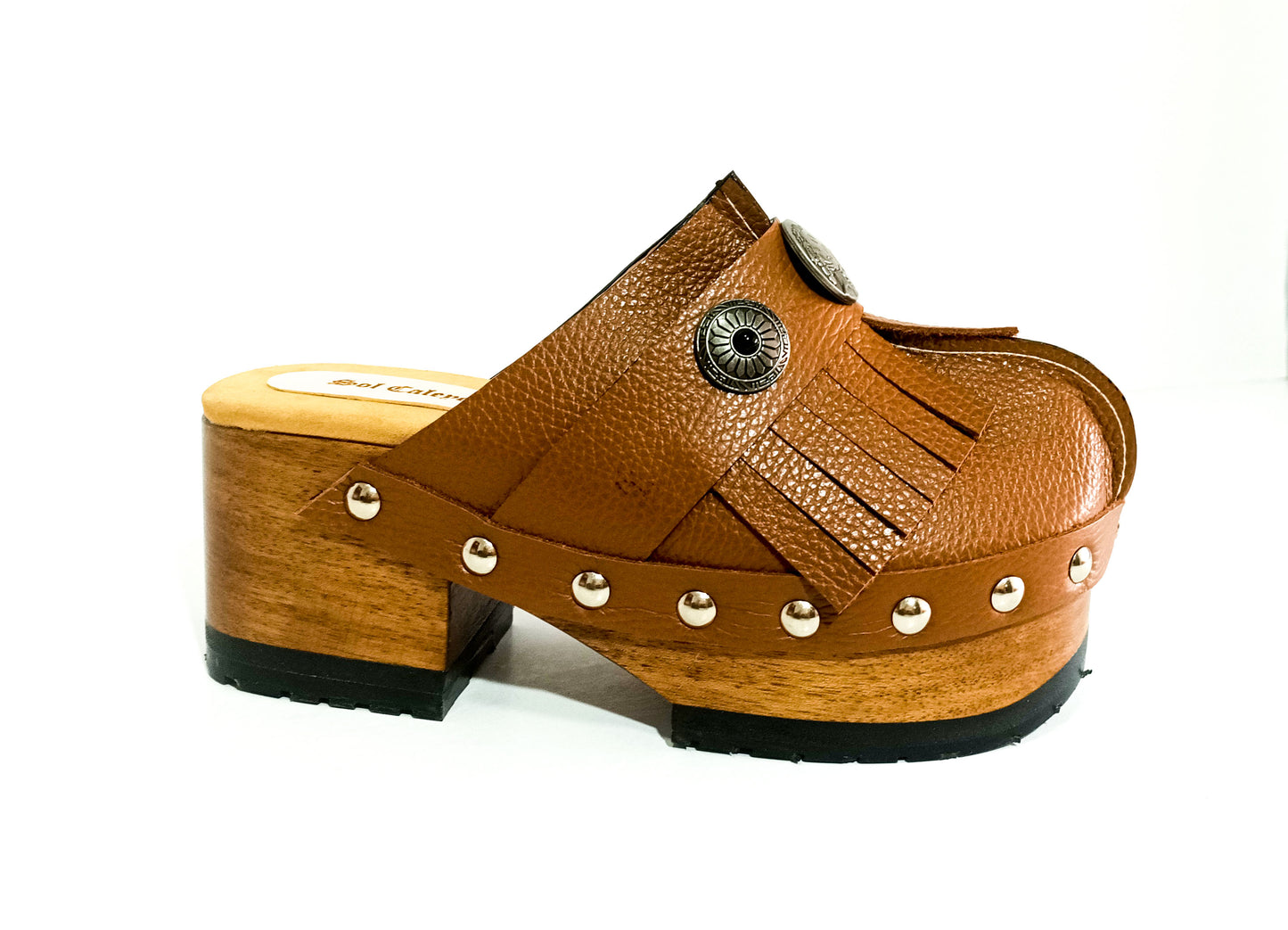 Discover the timeless elegance of Indian Clogs by Sol Caleyo, where the richness of leather meets the warmth of wood. Handmade to order in sizes 34 to 47, these clogs perfectly blend the natural allure of leather and the rustic charm of wood.