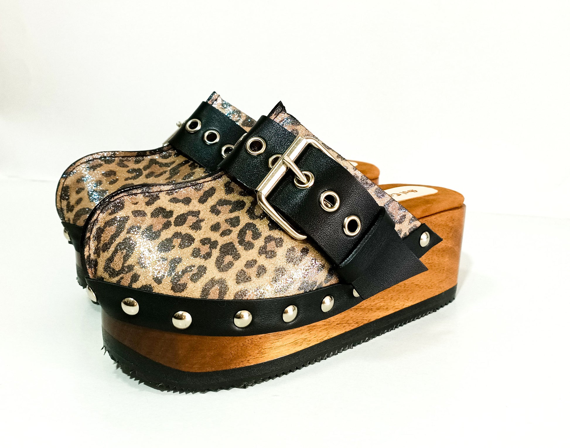 Wooden wedge clogs in leopard leather, Vintage style wooden wedge clogs. Handmade leather clogs. High-end handmade footwear by Sol Caleyo.