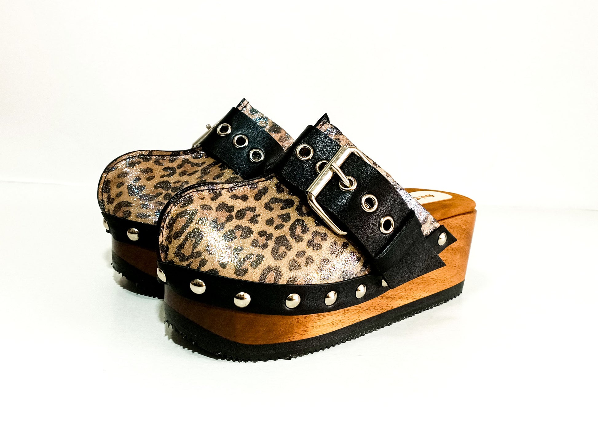 Wooden wedge clogs in leopard leather, Vintage style wooden wedge clogs. Handmade leather clogs. High-end handmade footwear by Sol Caleyo.