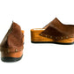 Vintage style leather clogs with wooden wedge. Brown croco clogs 70's style. High-end footwear handmade by Sol Caleyo. Sizes from 33 to 47.