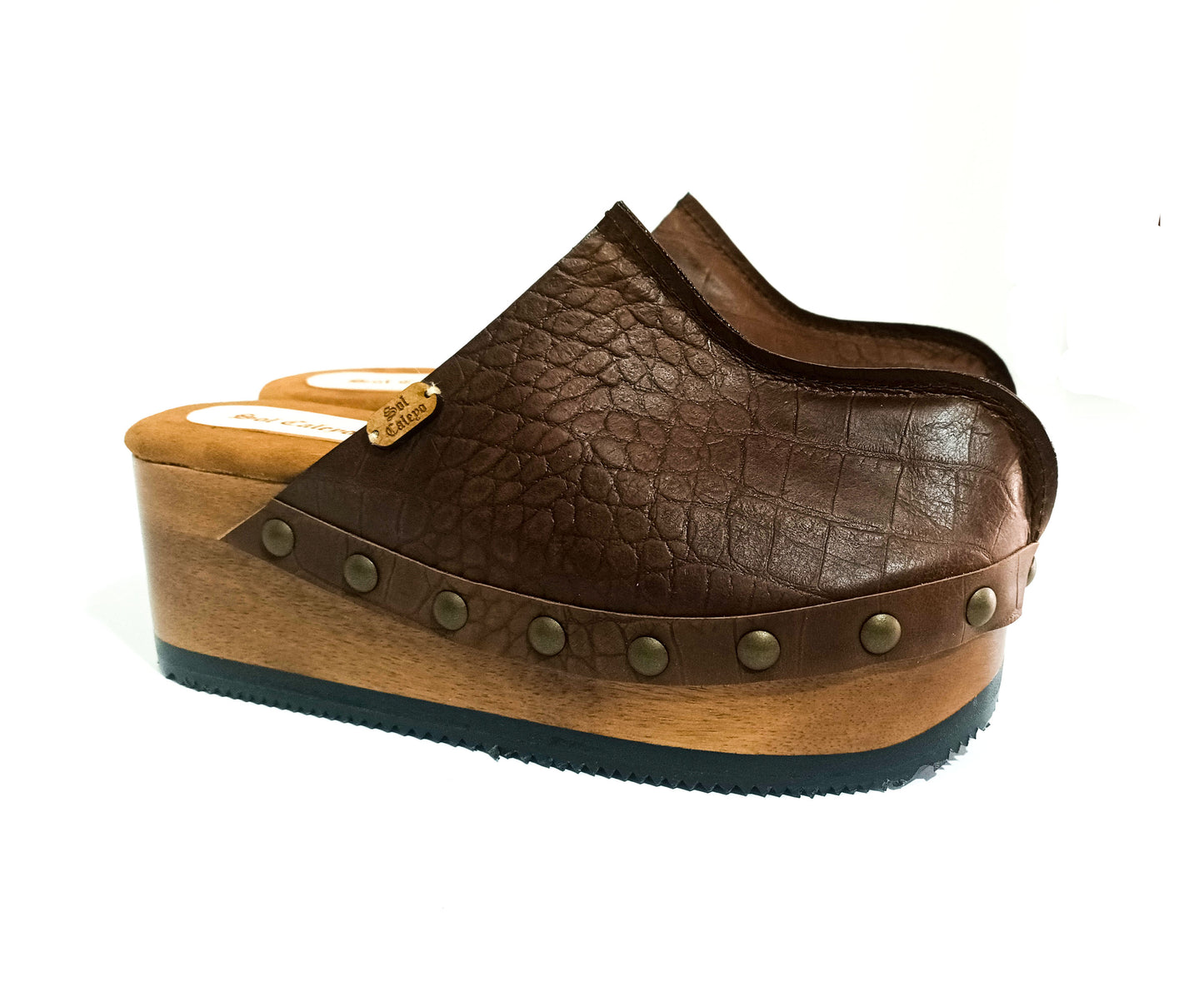 Vintage style leather clogs with wooden wedge. Brown croco clogs 70's style. High-end footwear handmade by Sol Caleyo. Sizes from 33 to 47.