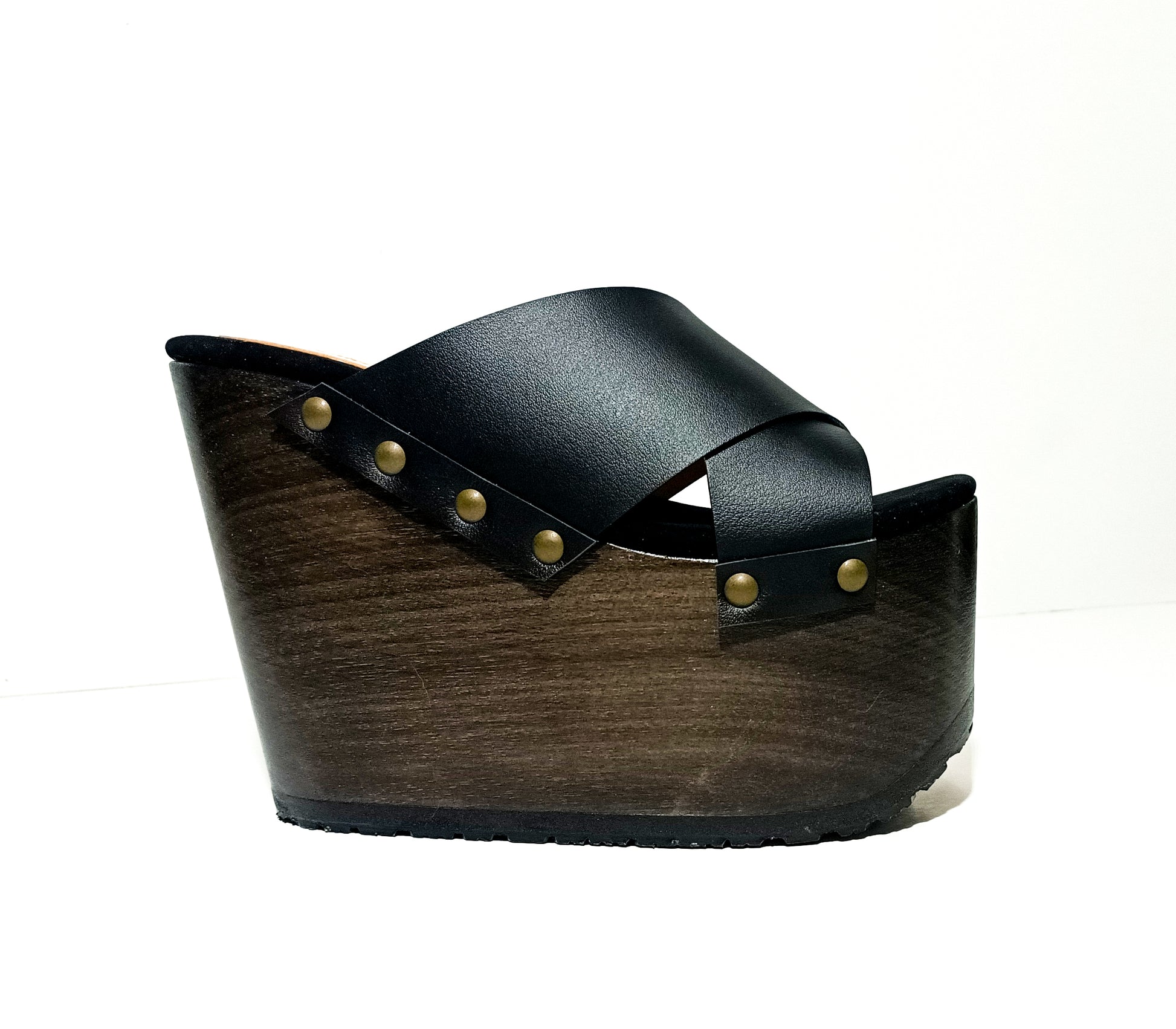 Super high wooden wedge sandals 70's style. Black sandal with super high wooden wedge. High quality handmade shoes by sol Caleyo.