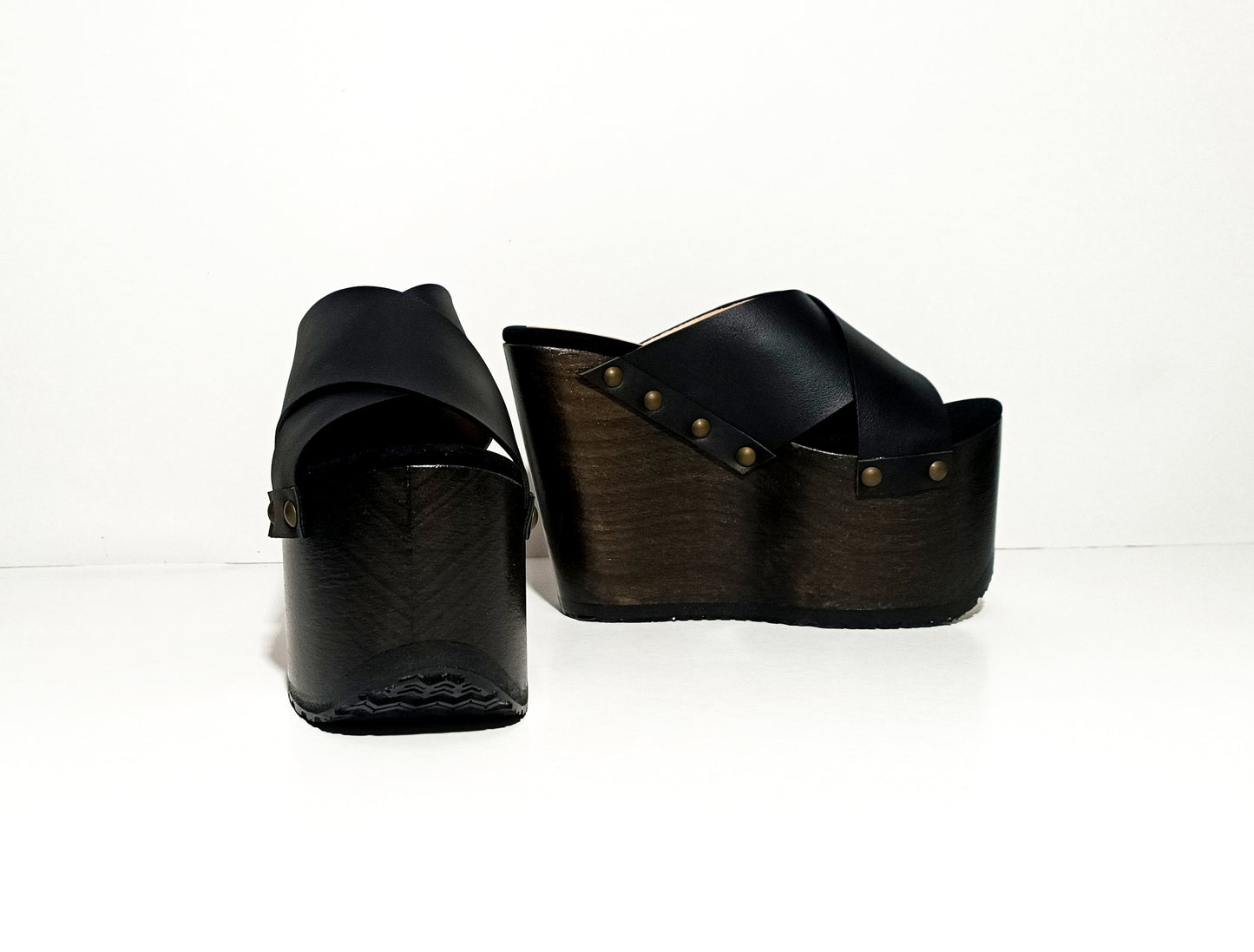 Super high wooden wedge sandals 70's style. Black sandal with super high wooden wedge. High quality handmade shoes by sol Caleyo.