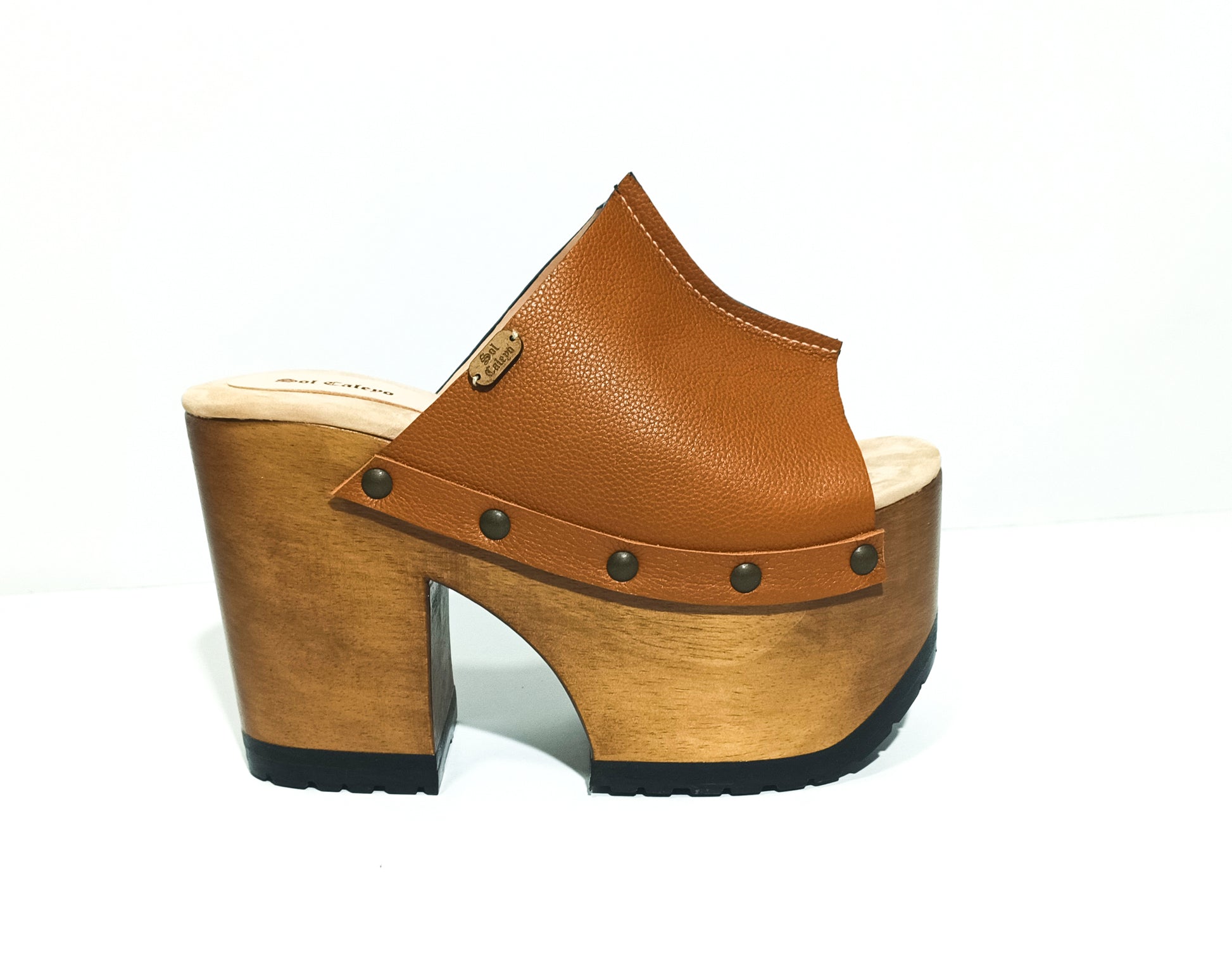 Brown platform sandals. Vintage 70's style wooden heel. Handmade brown leather platform sandals. High quality handmade shoes by Sol Caleyo.