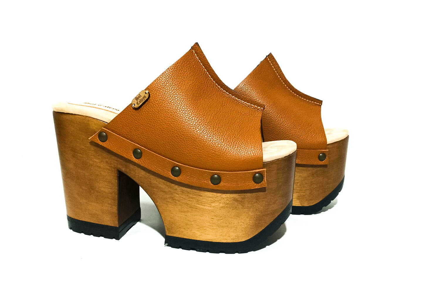Brown platform sandals. Vintage 70's style wooden heel. Handmade brown leather platform sandals. High quality handmade shoes by Sol Caleyo.