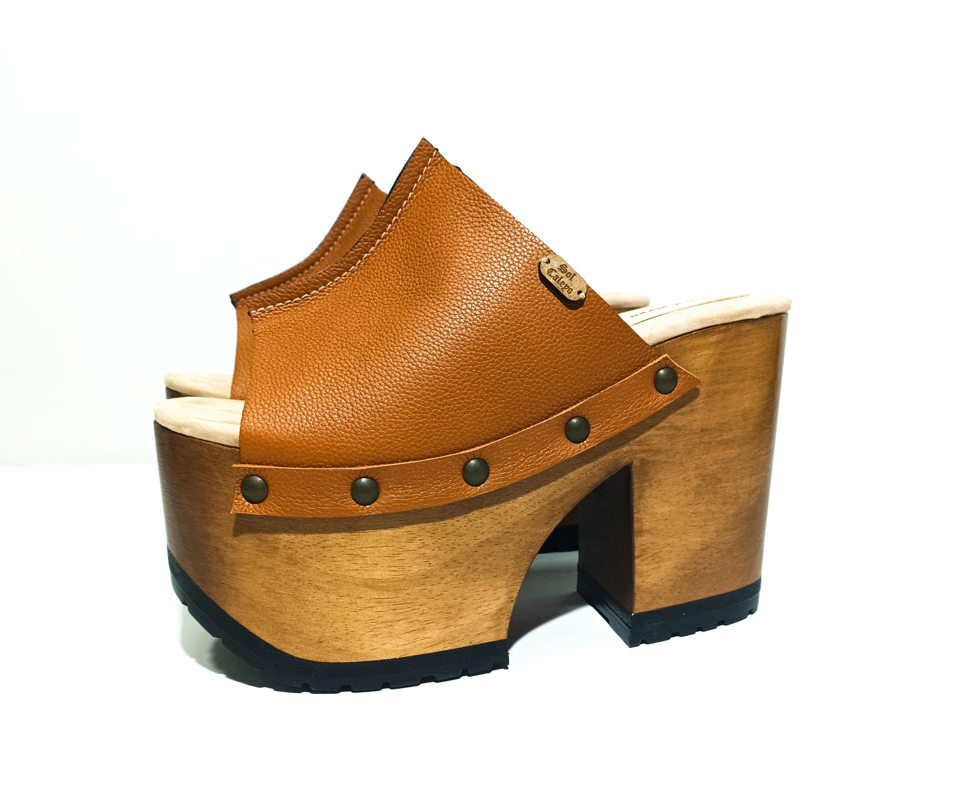 Brown platform sandals. Vintage 70's style wooden heel. Handmade brown leather platform sandals. High quality handmade shoes by Sol Caleyo.