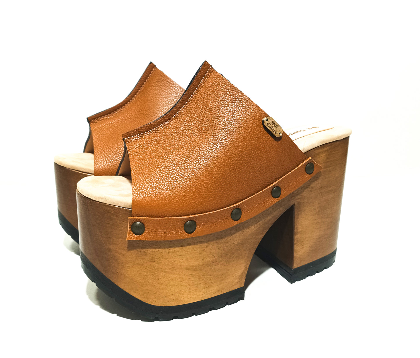 Brown platform sandals. Vintage 70's style wooden heel. Handmade brown leather platform sandals. High quality handmade shoes by Sol Caleyo.