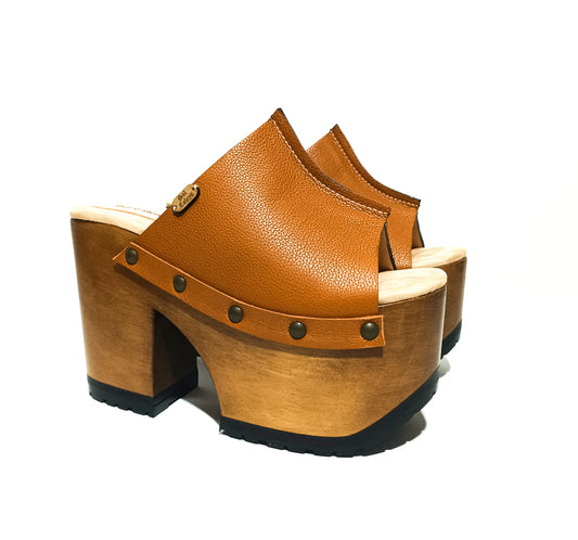 Brown platform sandals. Vintage 70's style wooden heel. Handmade brown leather platform sandals. High quality handmade shoes by Sol Caleyo.