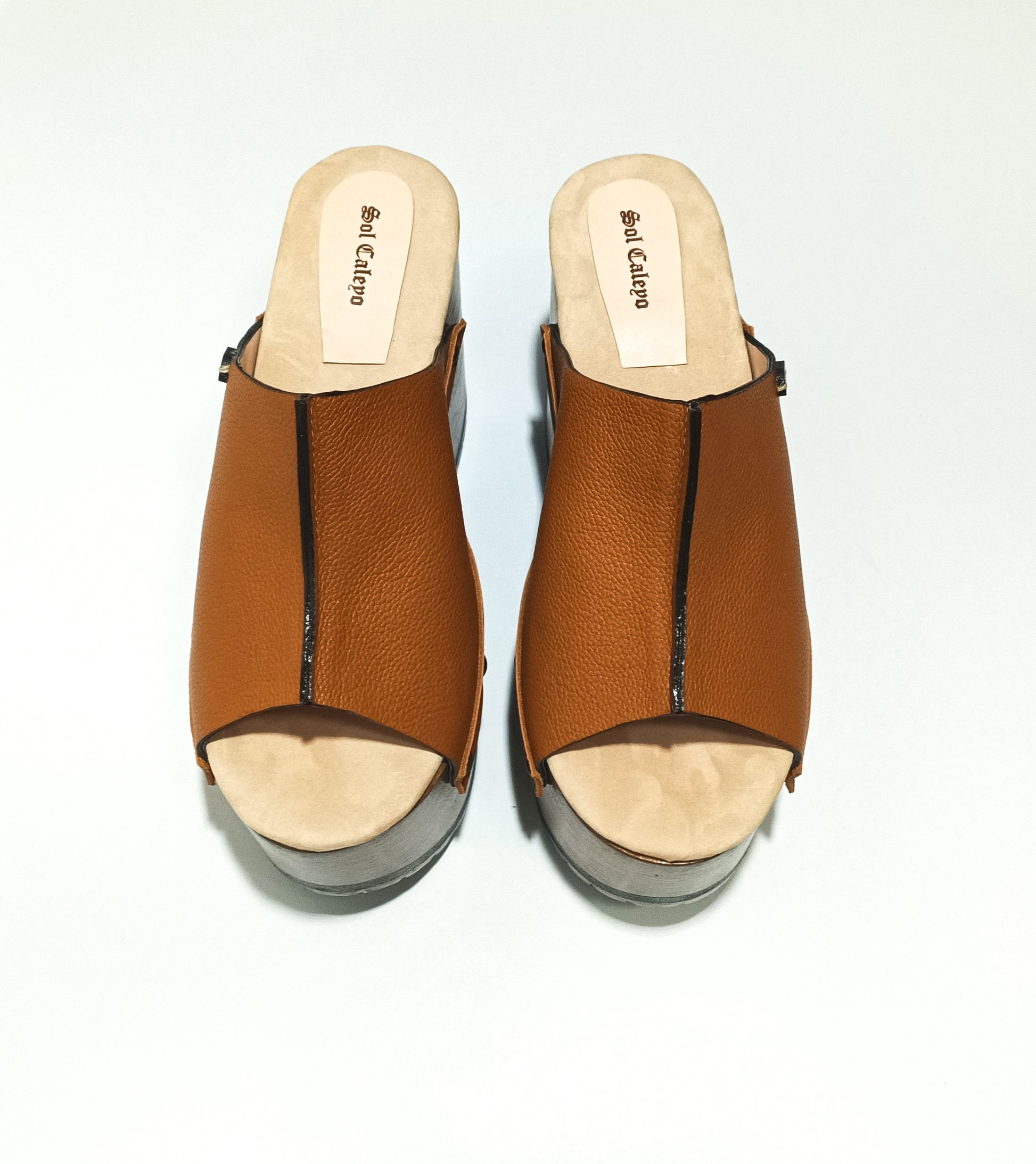 Brown platform sandals. Vintage 70's style wooden heel. Handmade brown leather platform sandals. High quality handmade shoes by Sol Caleyo.