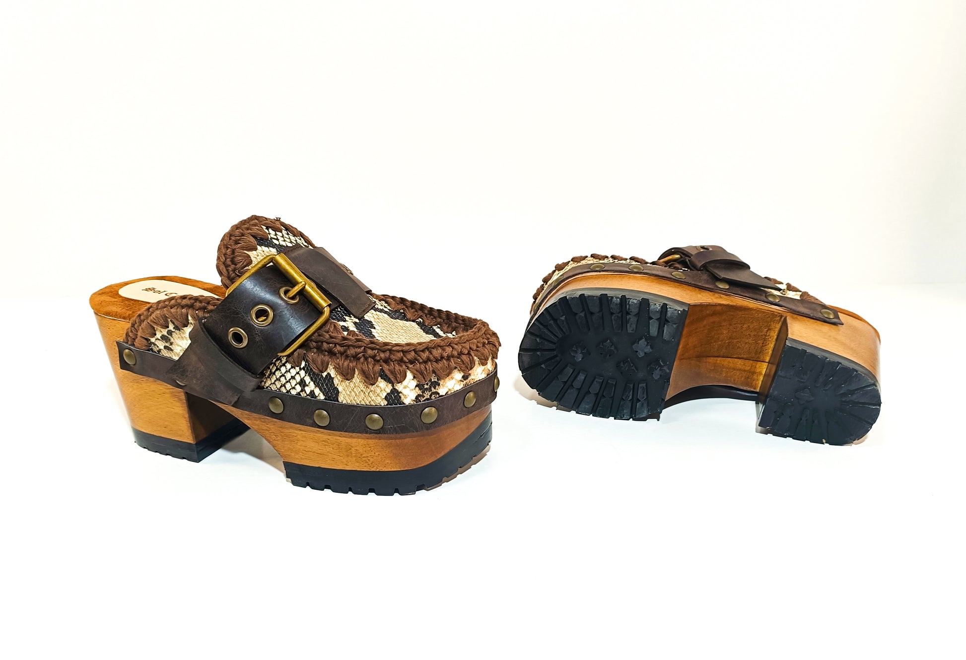 Snake leather mule. Wooden clogs with snake leather. Oxford style clogs with buckle. High-end handmade footwear by Sol Caleyo.