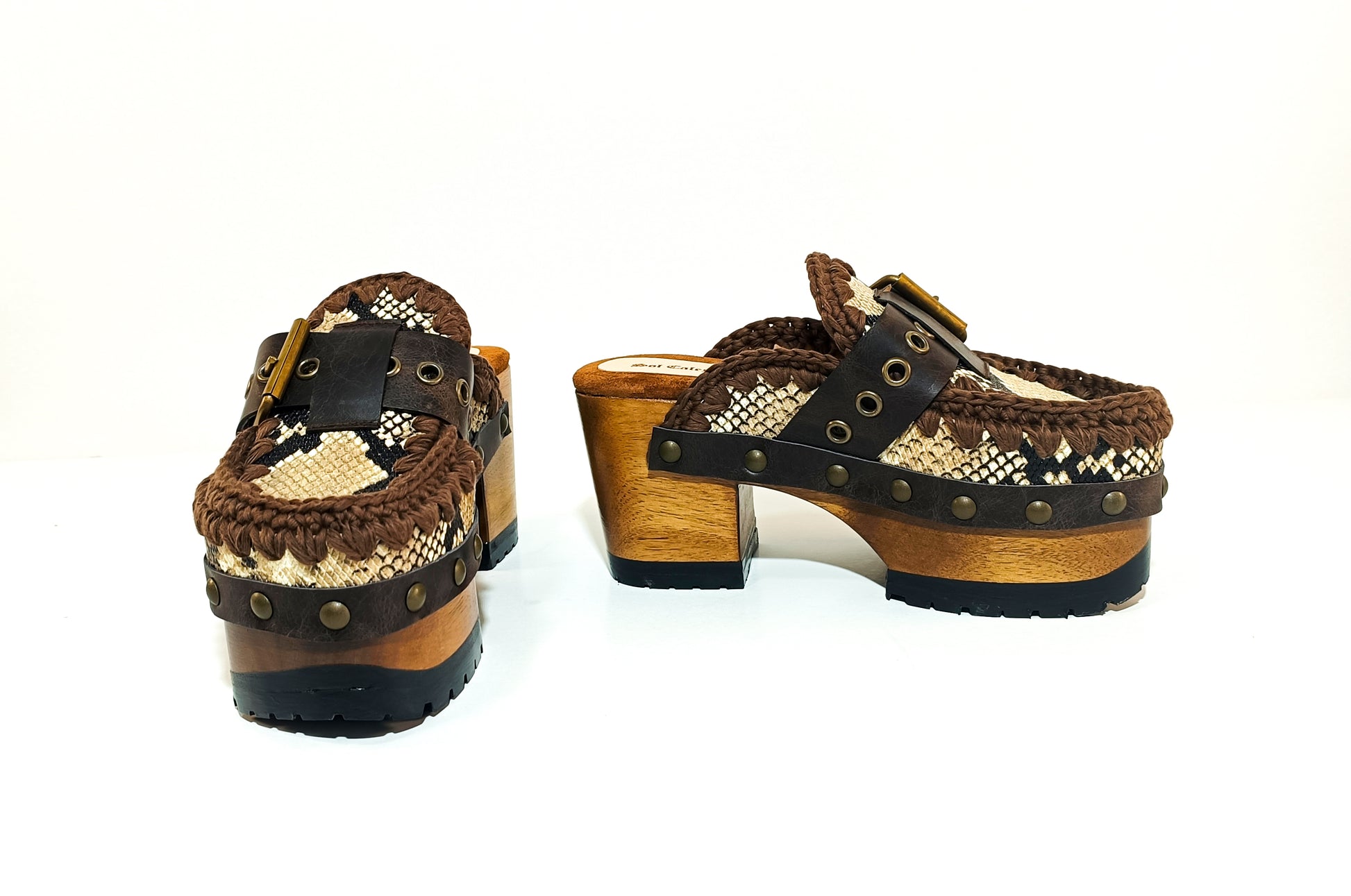 Snake leather mule. Wooden clogs with snake leather. Oxford style clogs with buckle. High-end handmade footwear by Sol Caleyo.