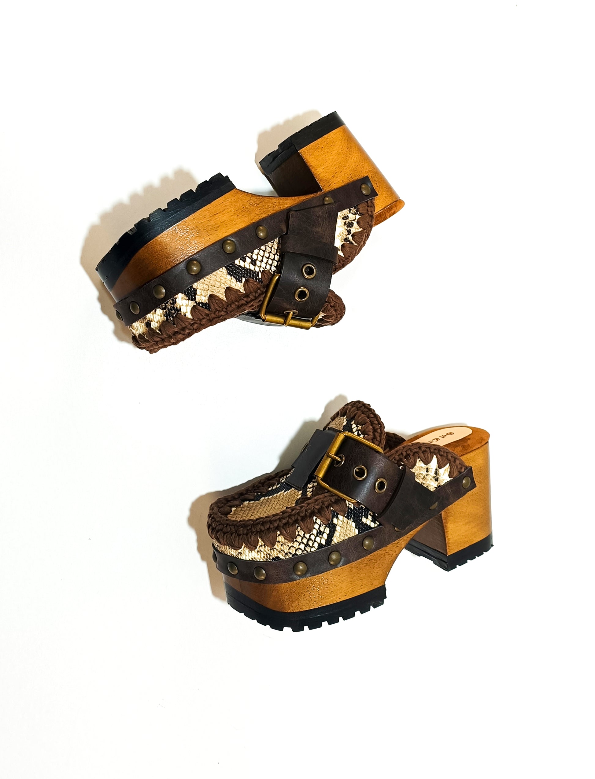 Snake leather mule. Wooden clogs with snake leather. Oxford style clogs with buckle. High-end handmade footwear by Sol Caleyo.
